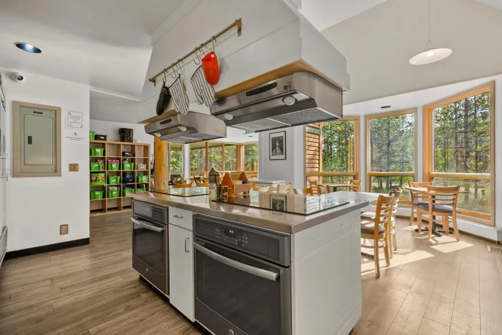 Kitchen or kitchenette in HI Lake Louise Alpine Centre - Hostel