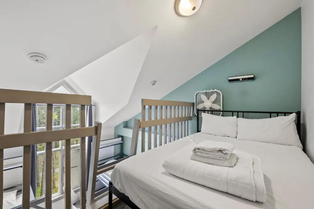 Bed in HI Lake Louise Alpine Centre - Hostel