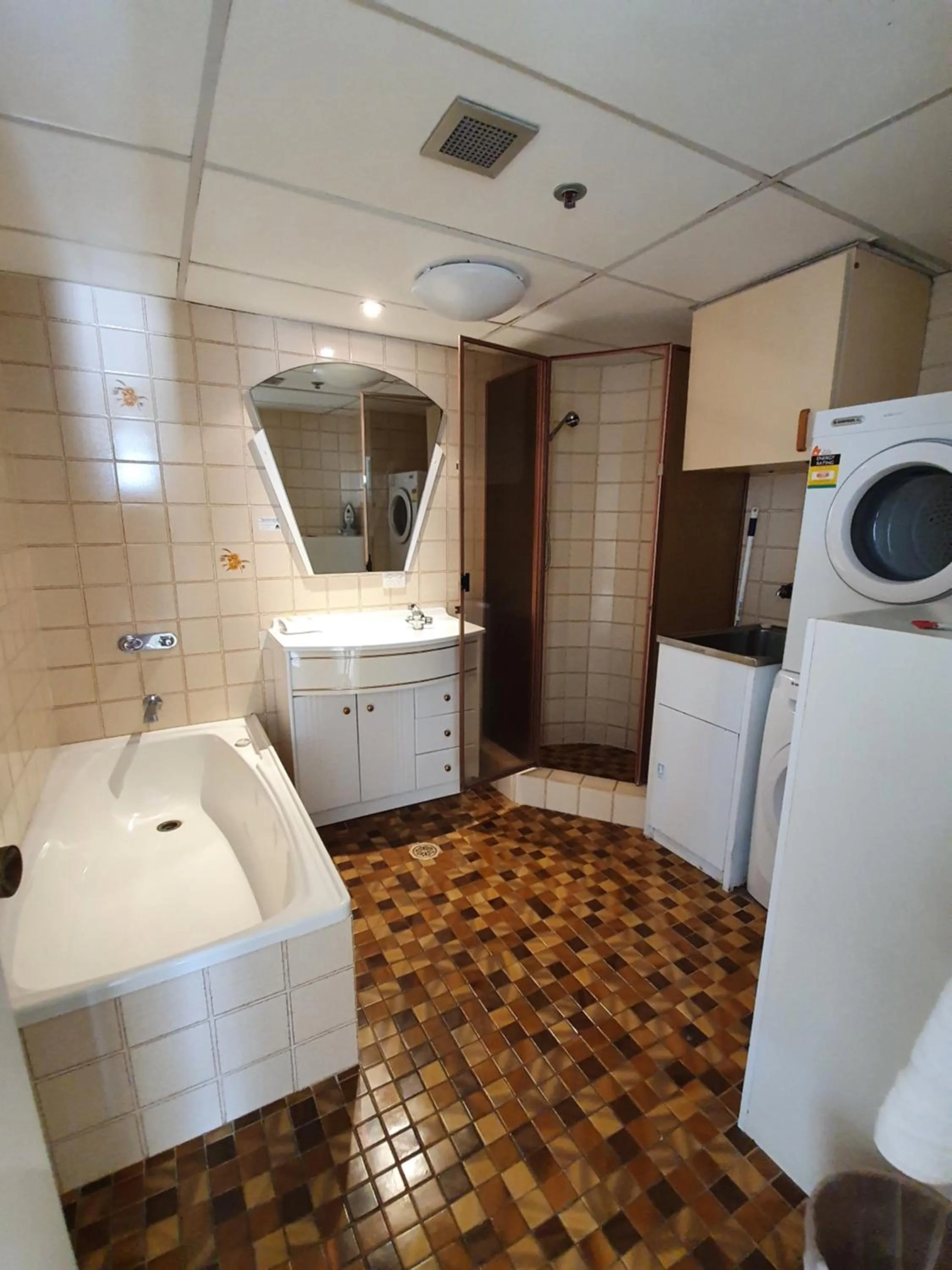 Shower in Zenith Ocean Front Apartments Gold Coast - Official Listing