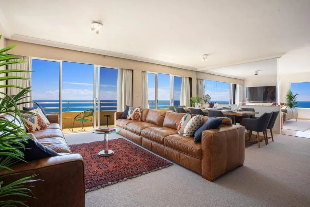 TV and multimedia in Zenith Ocean Front Apartments Gold Coast - Official Listing