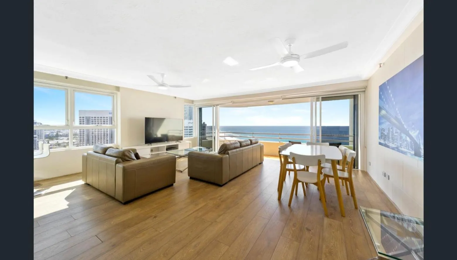 TV and multimedia in Zenith Ocean Front Apartments Gold Coast - Official Listing