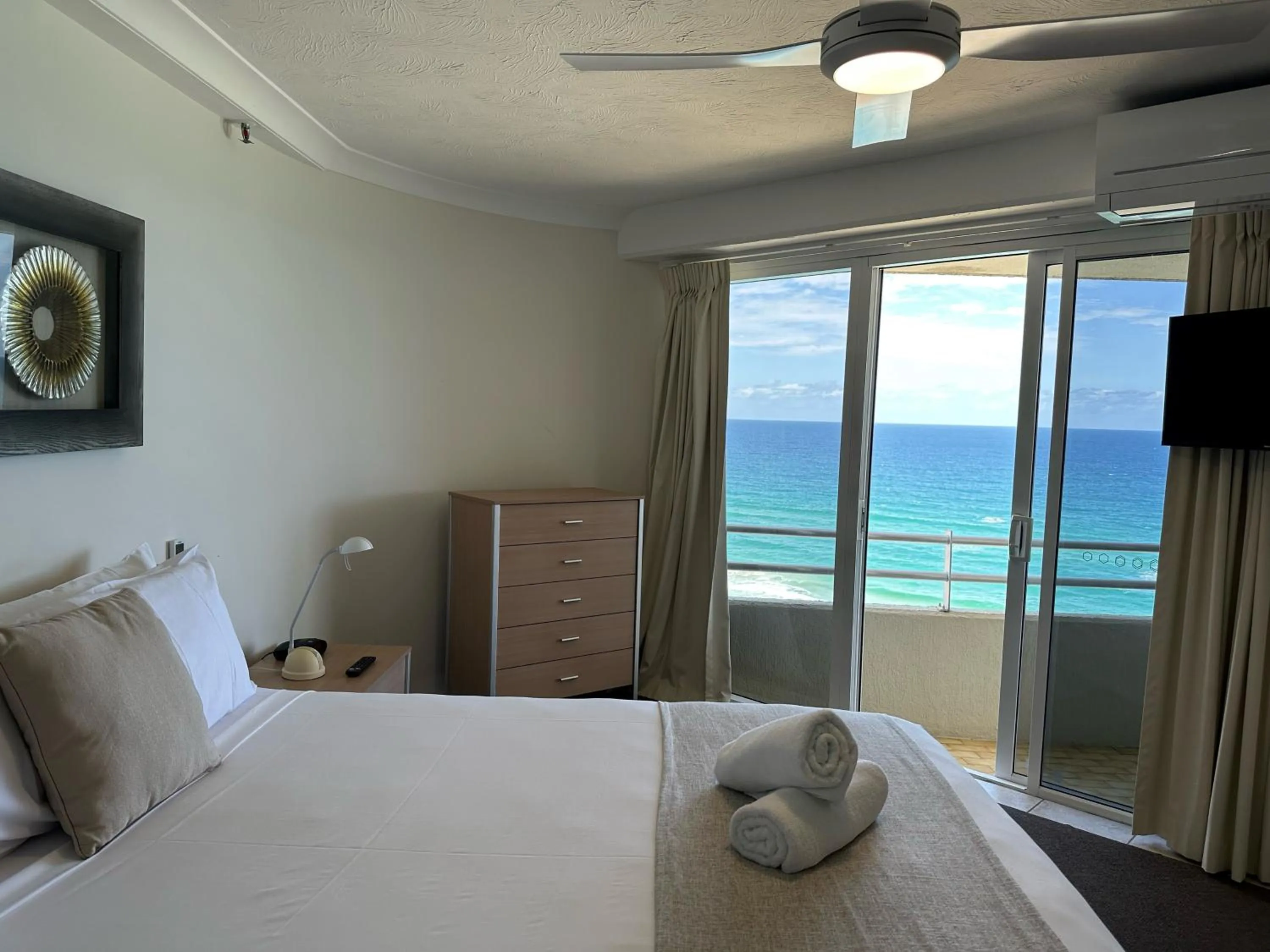 Bed in Zenith Ocean Front Apartments Gold Coast - Official Listing