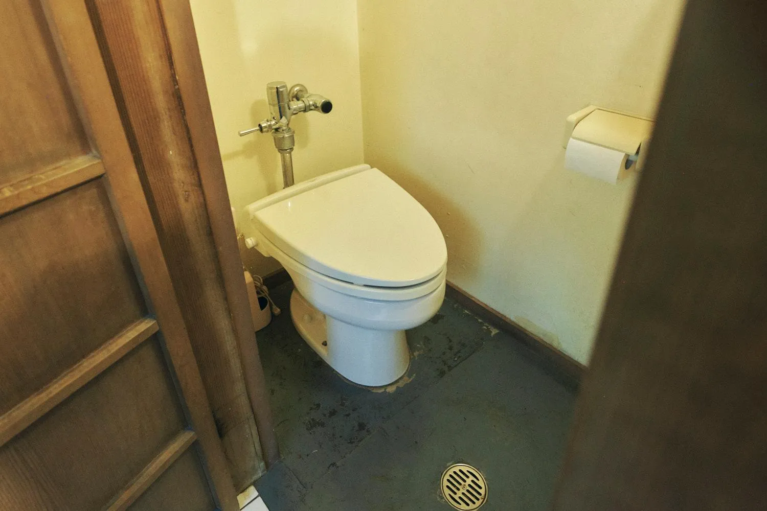 Toilet in Gojo Guest House