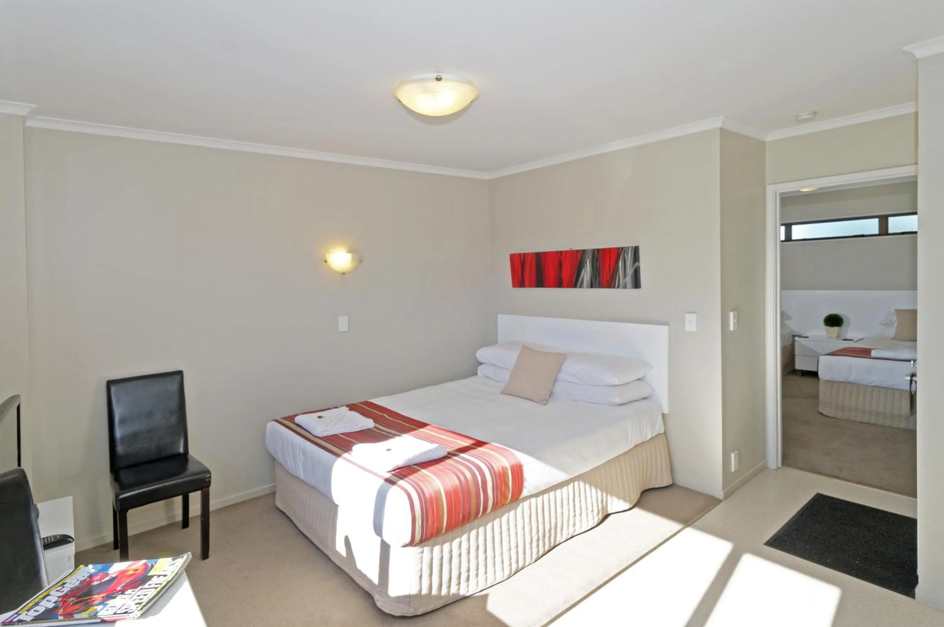 Photo of the whole room, Bed in Airport Harbour Motel