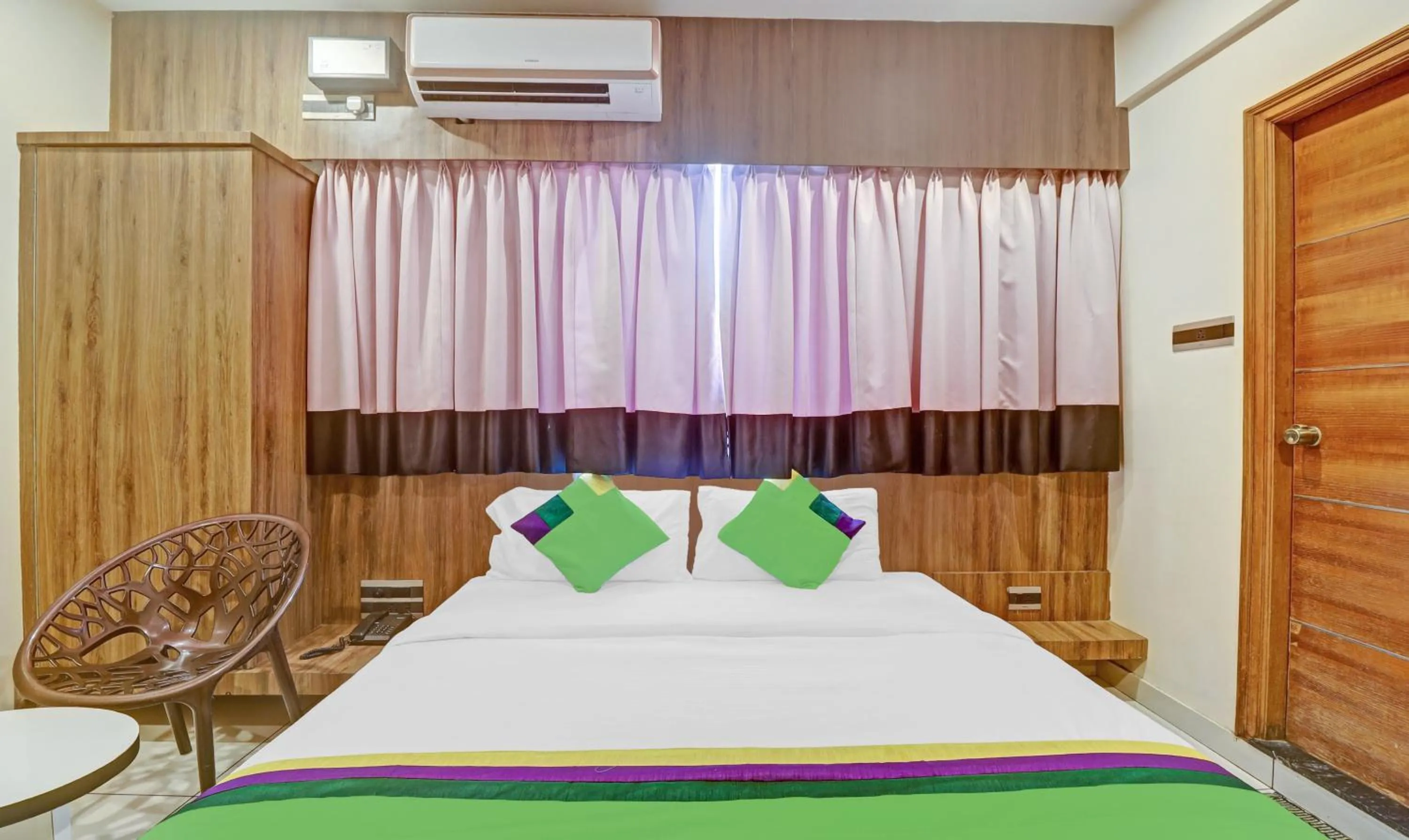Bed in Treebo Silver Key, Marathahalli