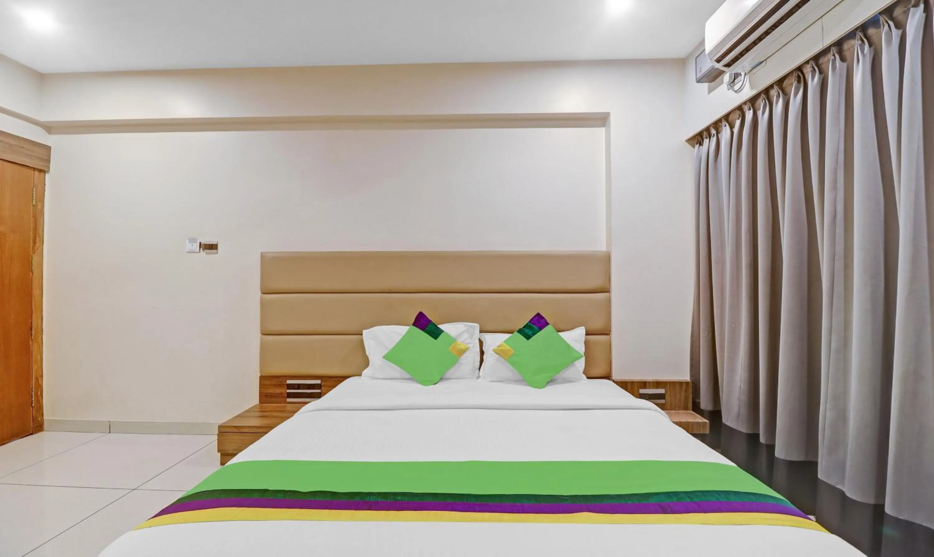 Bed in Treebo Silver Key, Marathahalli