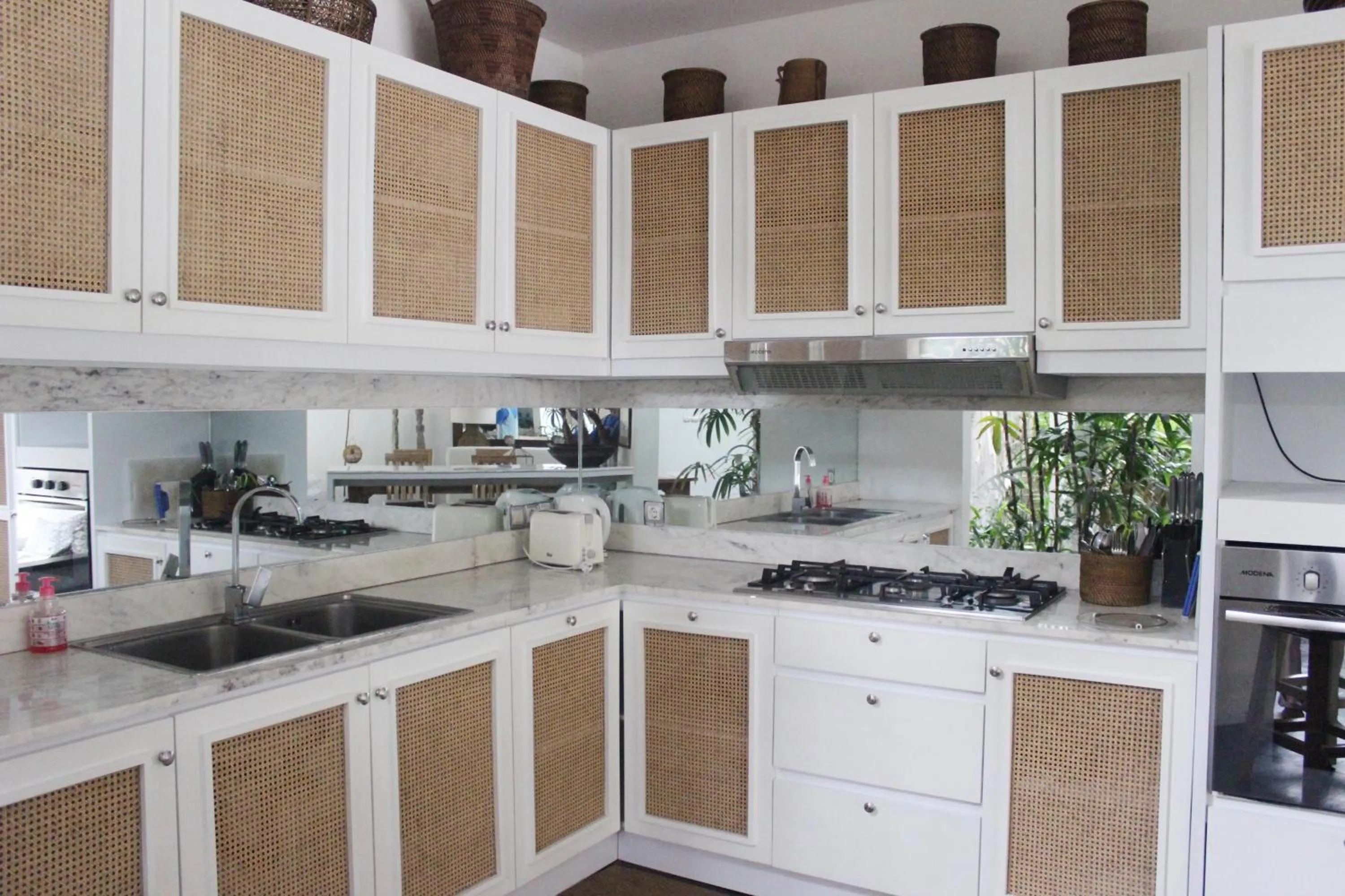 Kitchen or kitchenette in Villa Sahaja