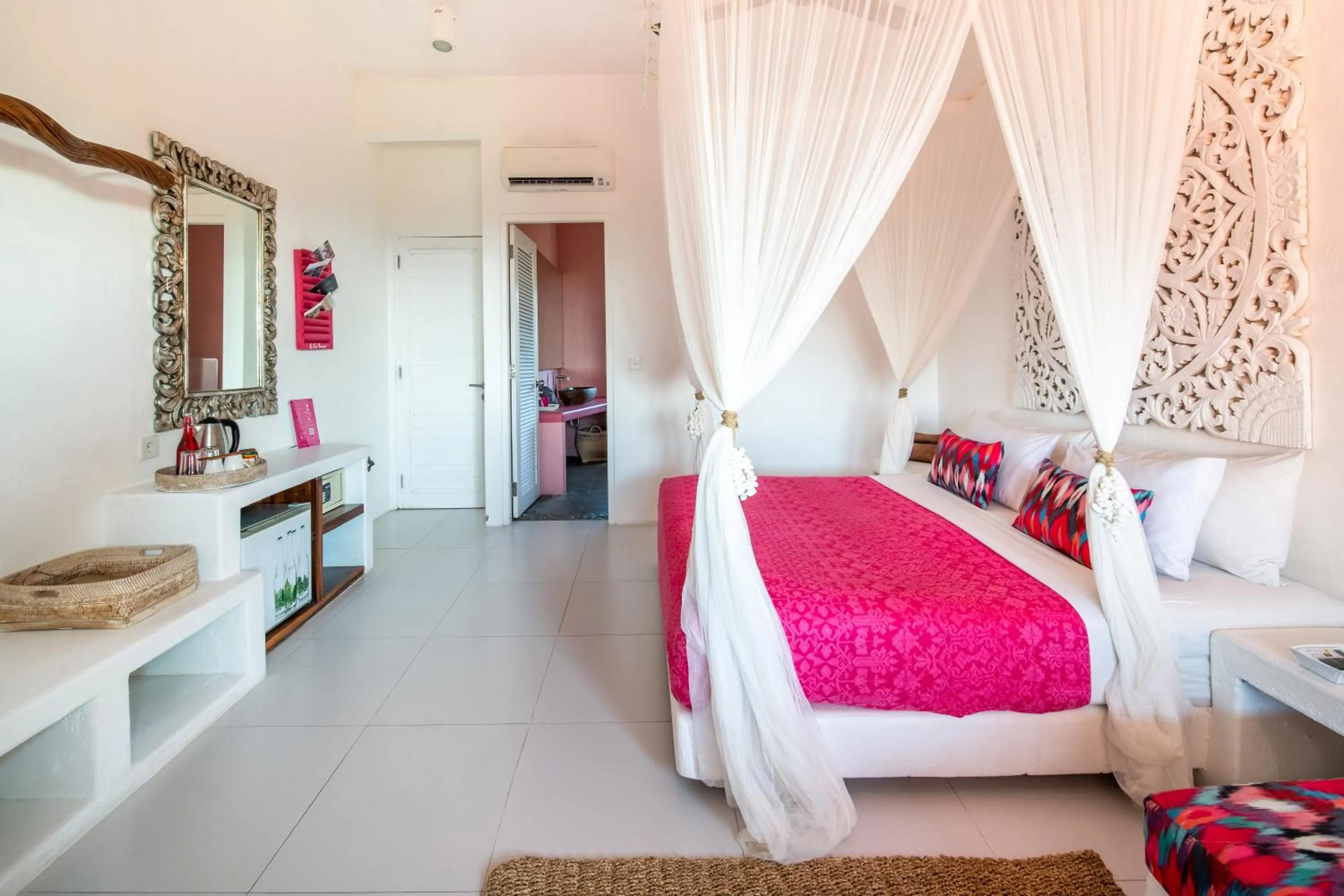 Bed in PinkCoco Uluwatu - Constant Surprises & for Cool Adults Only
