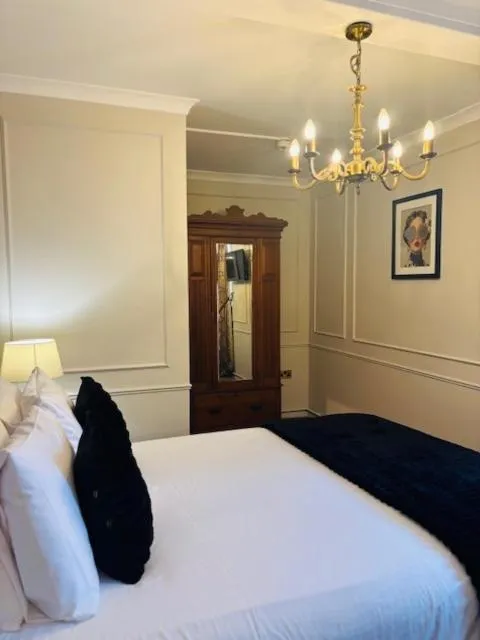 Bed in The Coleshill by Greene King Inns