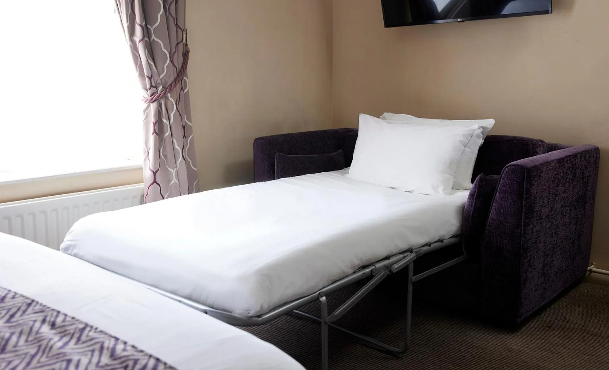 Bedroom, Bed in The Coleshill by Greene King Inns