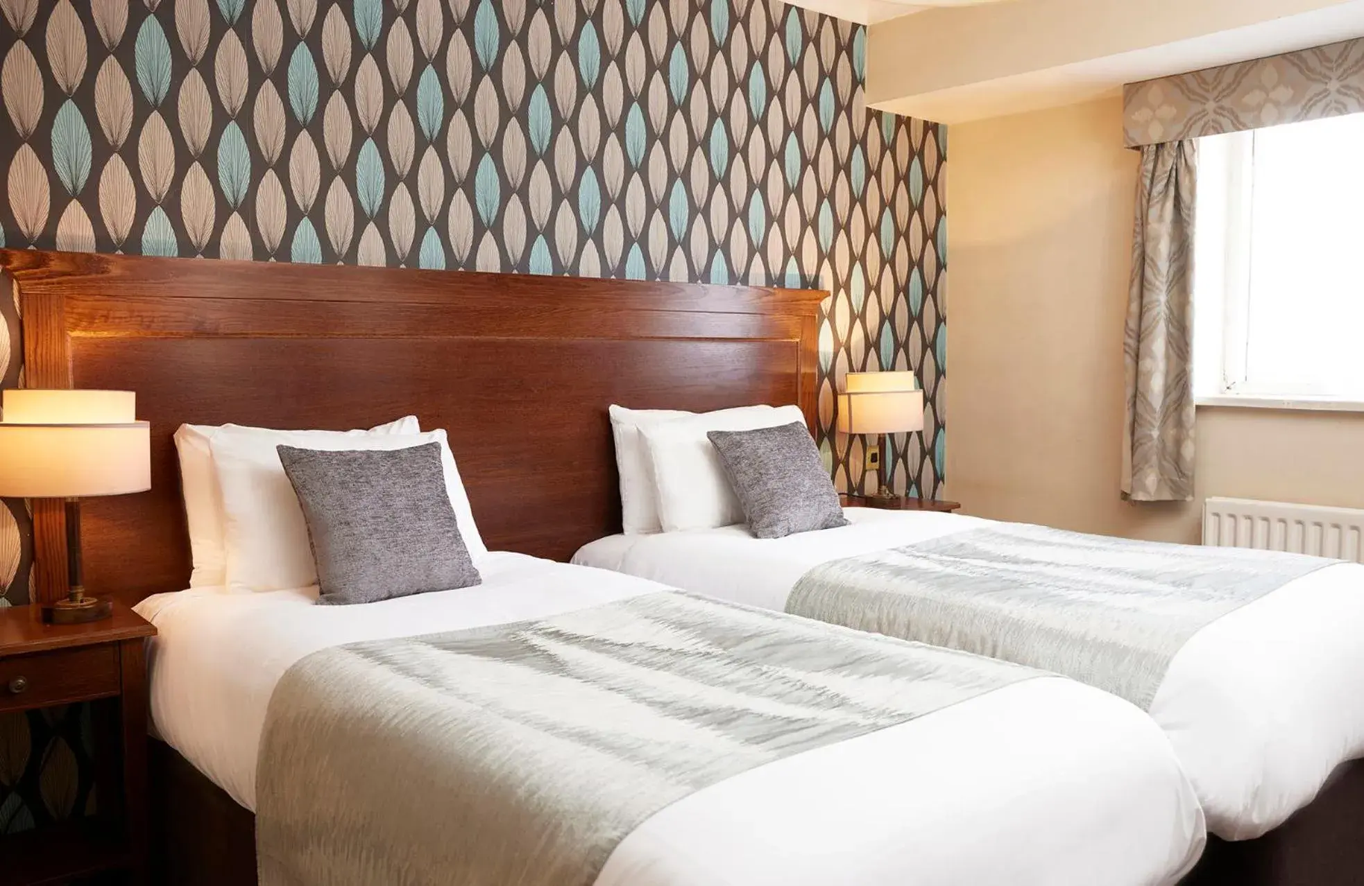 Twin Room in The Coleshill by Greene King Inns Twin Room in The Coleshill by Greene King Inns