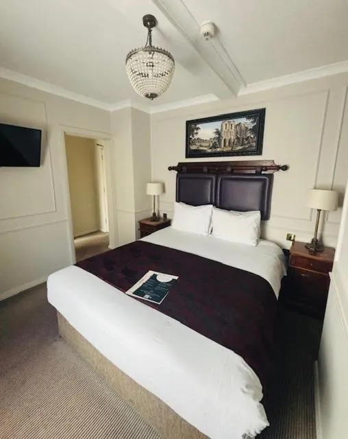 Bed in The Coleshill by Greene King Inns