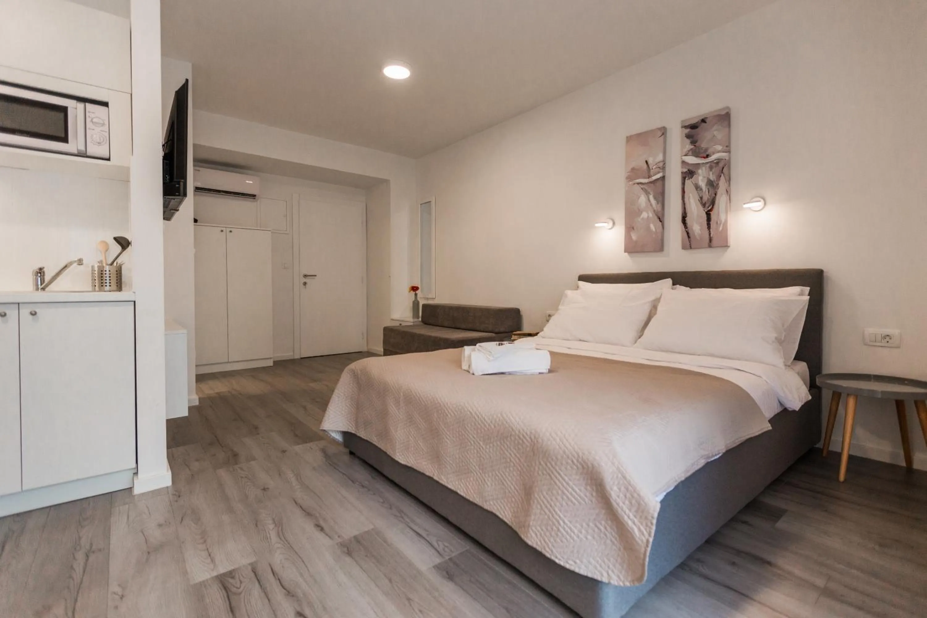 Bed in King's Street Apartments