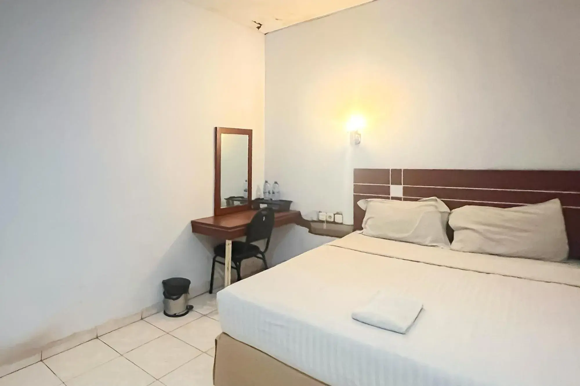 Deluxe Double Room in Urbanview Trisula Hotel Makassar Deluxe Double Room in Urbanview Trisula Hotel Makassar