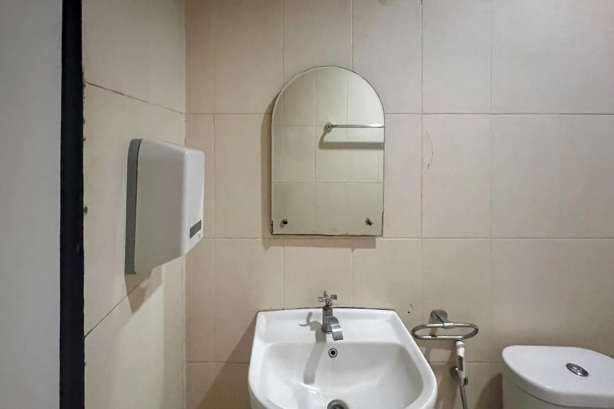 Bathroom in Urbanview Trisula Hotel Makassar