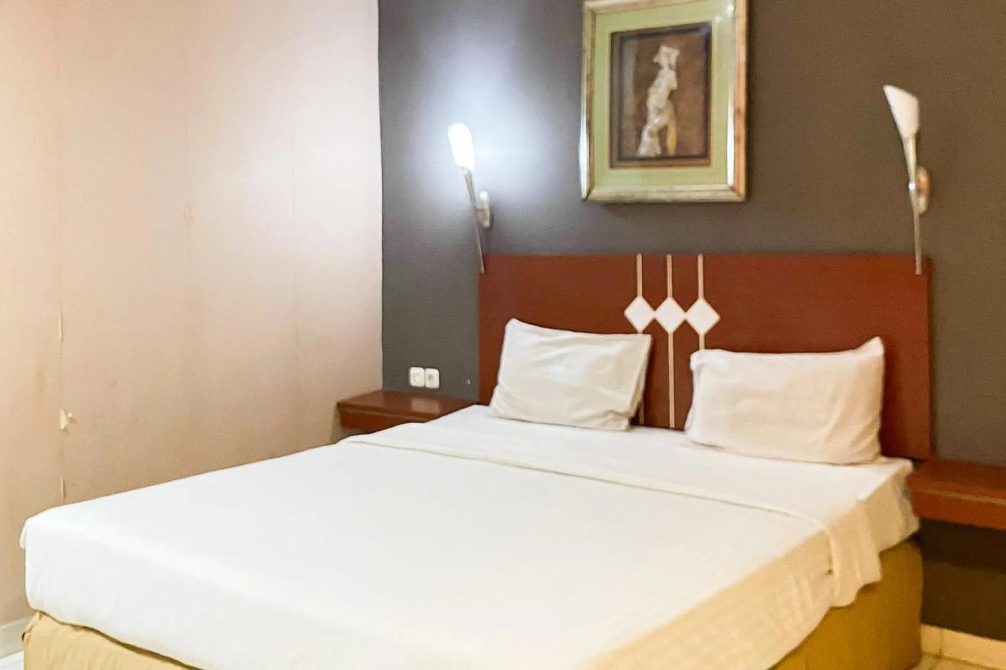 Bedroom, Bed in Urbanview Trisula Hotel Makassar