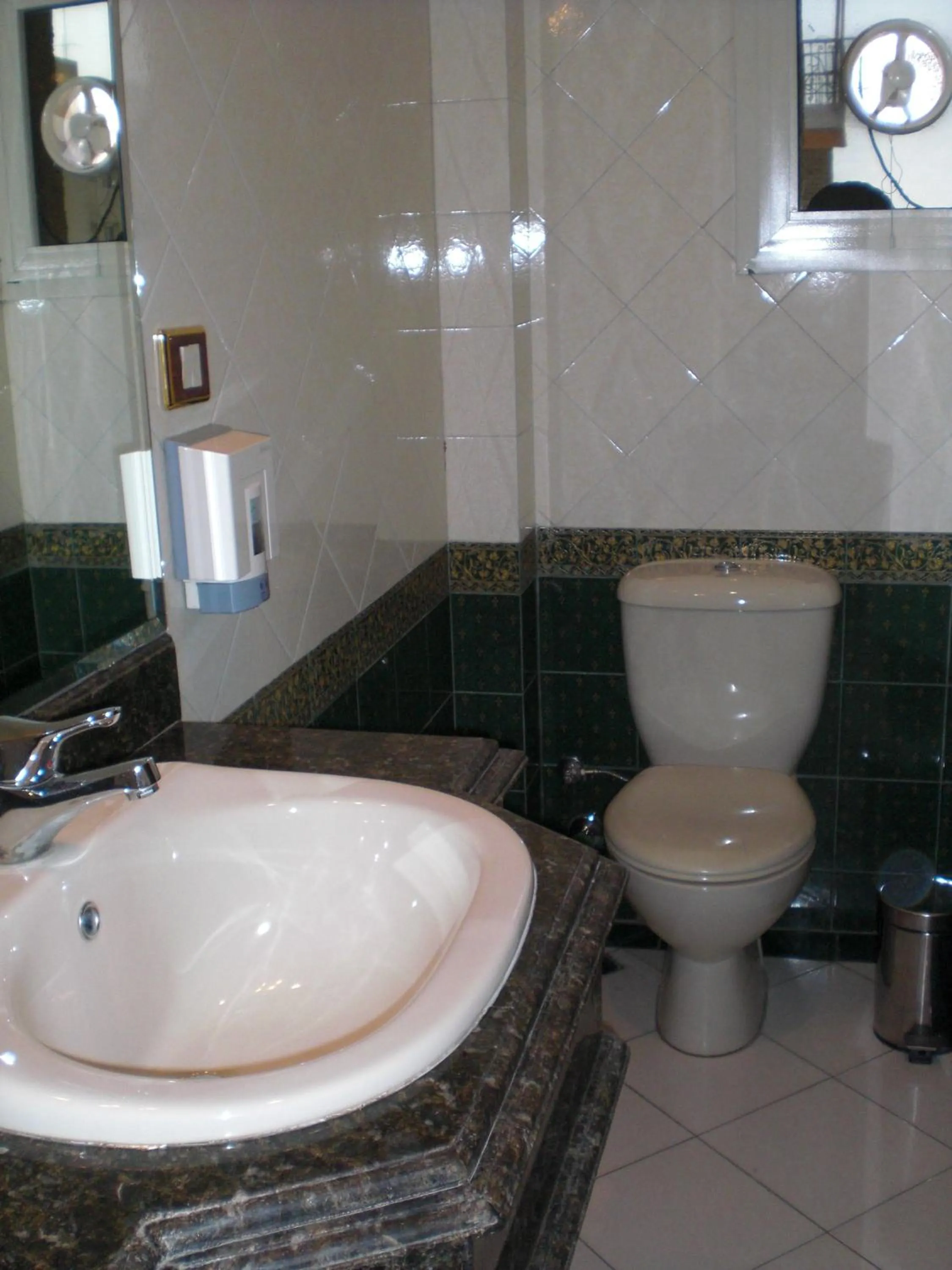 Bathroom in Philippe Luxor Hotel