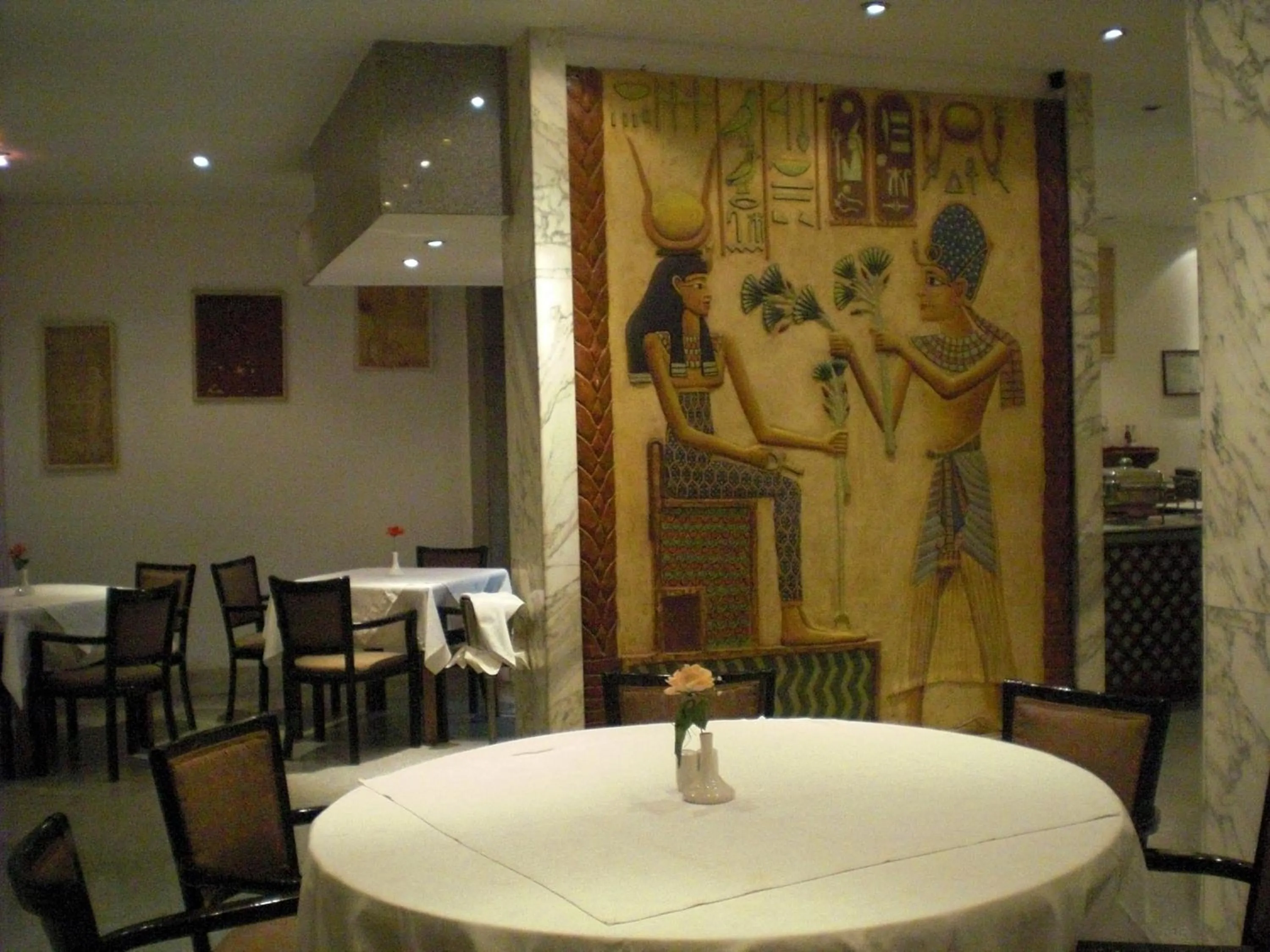 Restaurant/places to eat in Philippe Luxor Hotel
