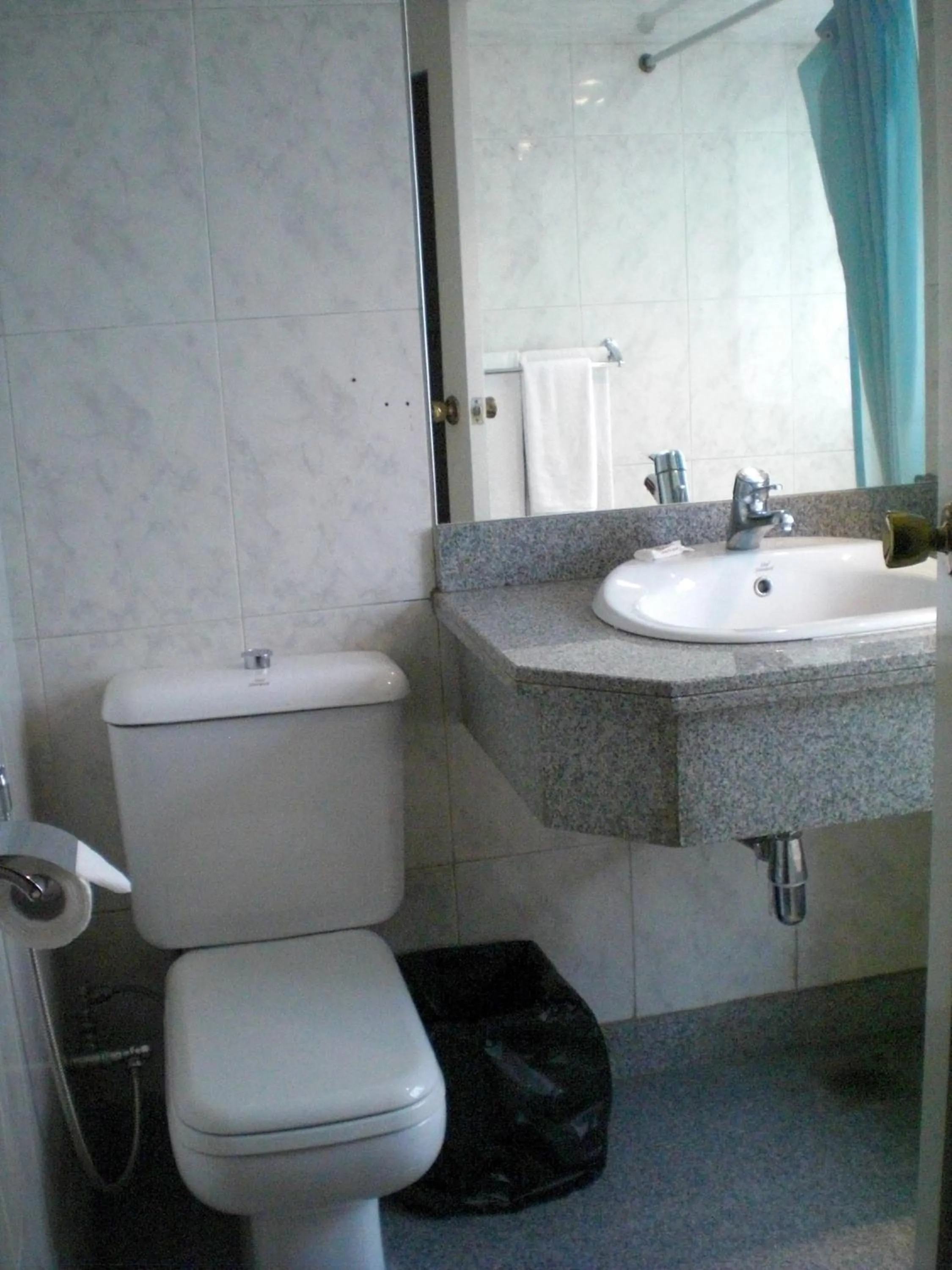 Bathroom in Philippe Luxor Hotel