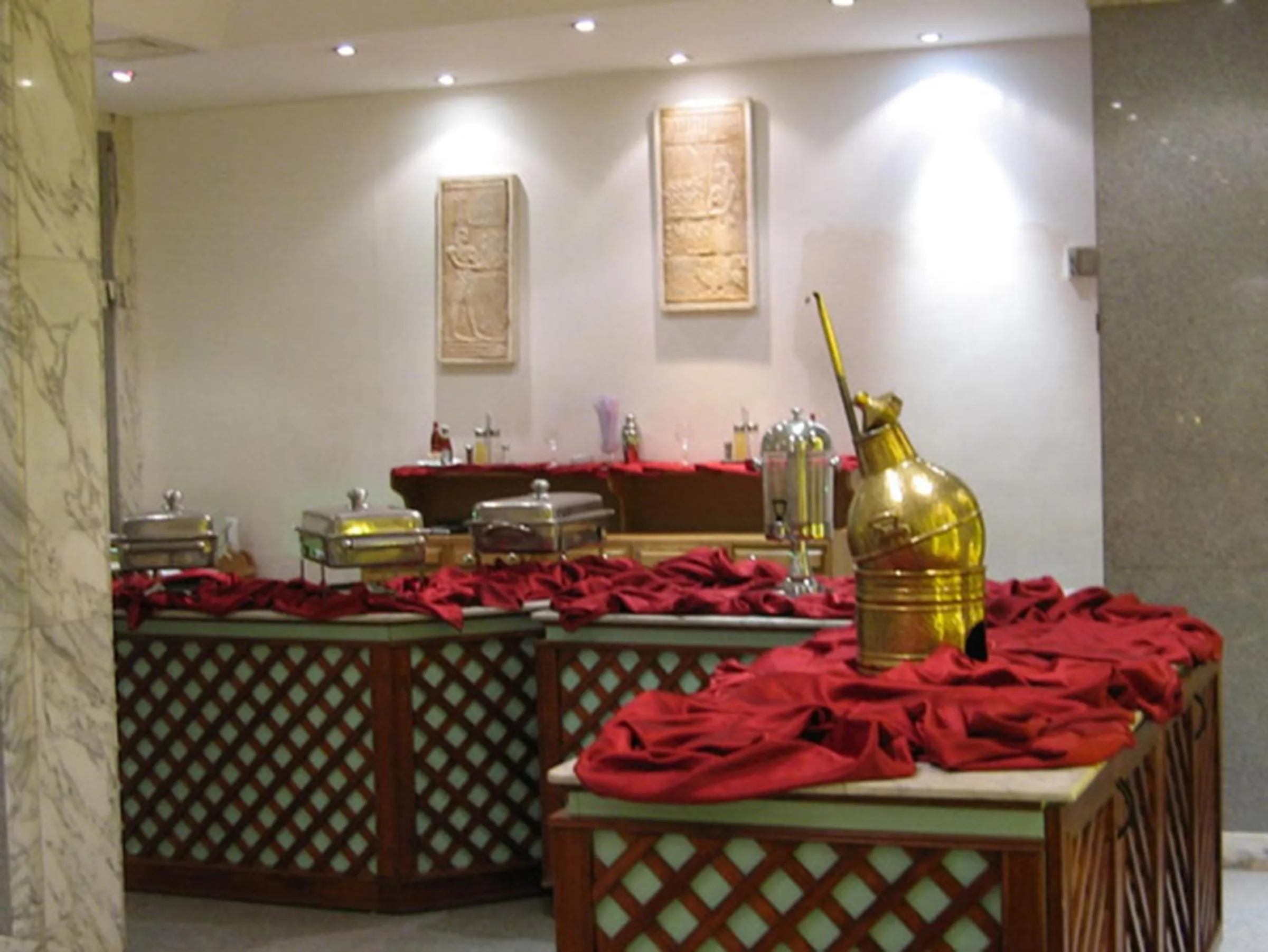 Restaurant/places to eat in Philippe Luxor Hotel