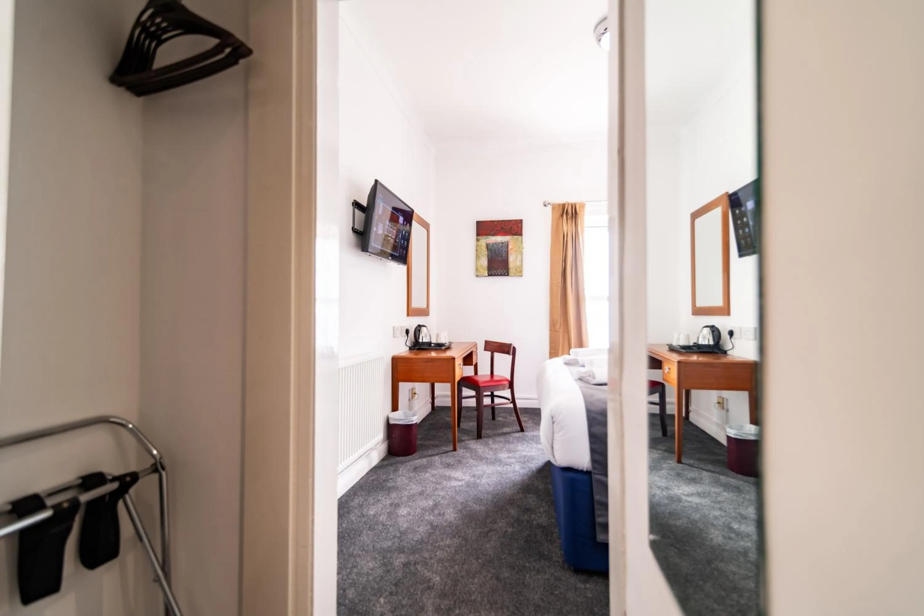 wardrobe in The Southcliff Hotel