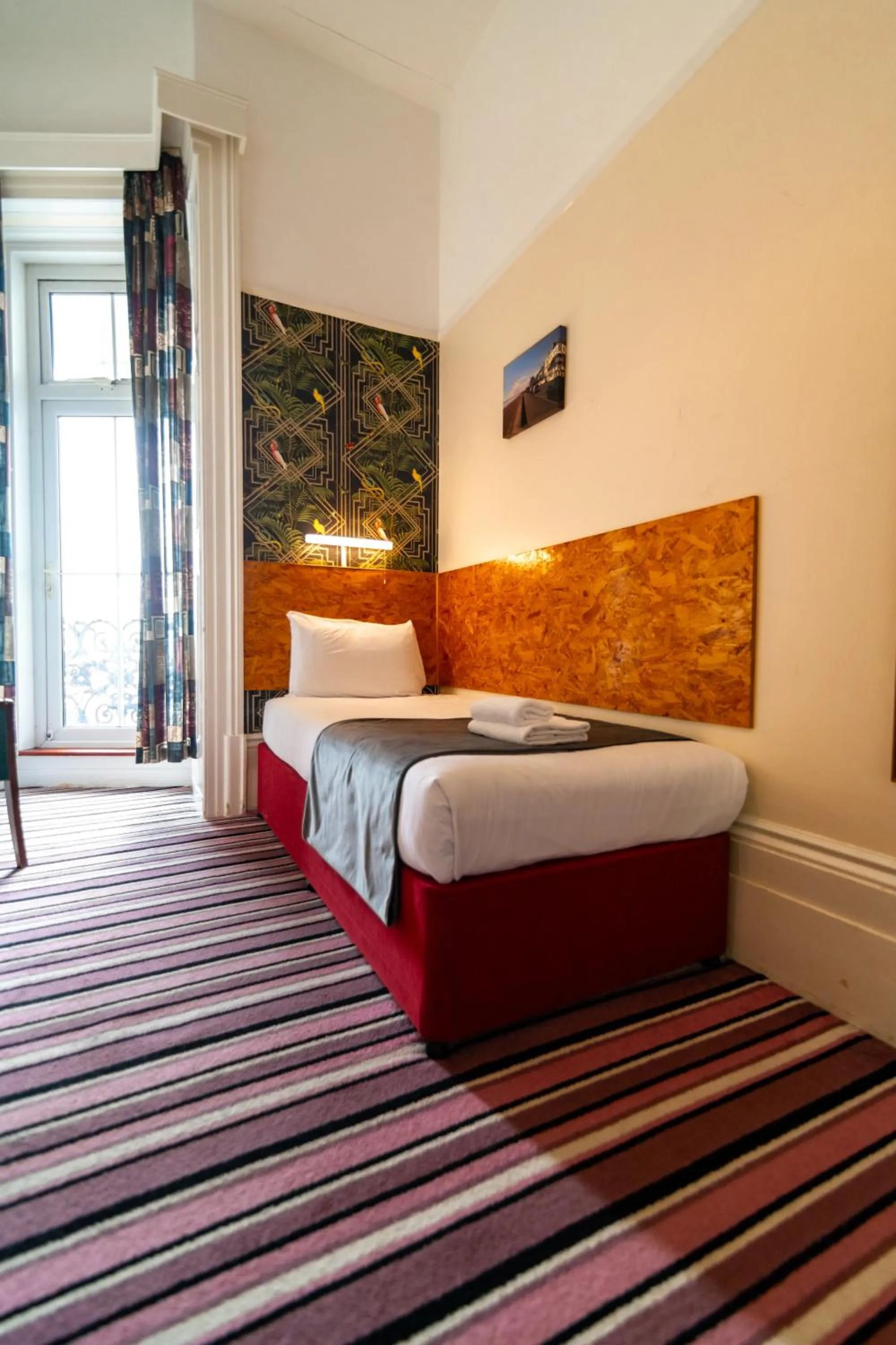 Bedroom, Bed in The Southcliff Hotel