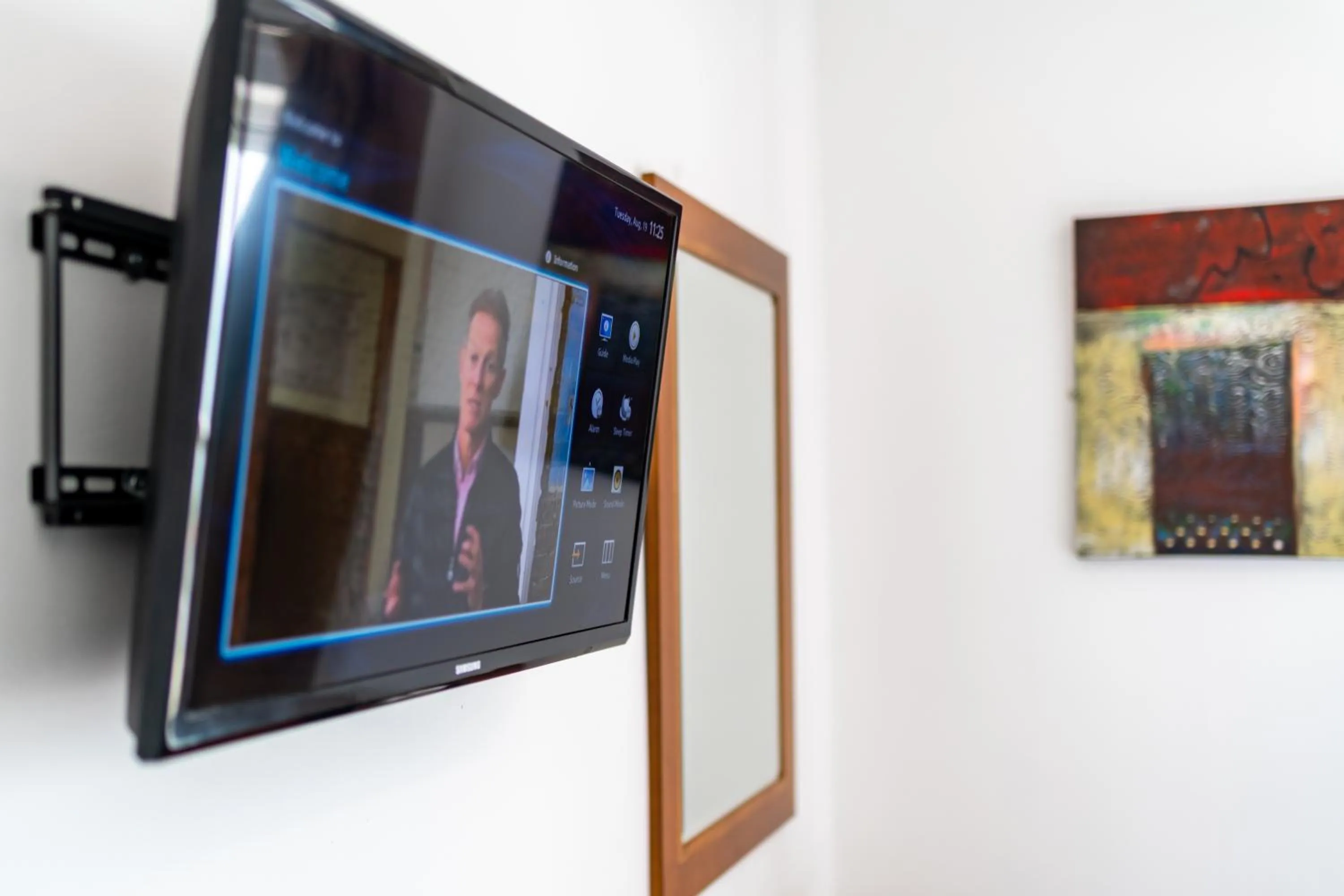 TV and multimedia in The Southcliff Hotel