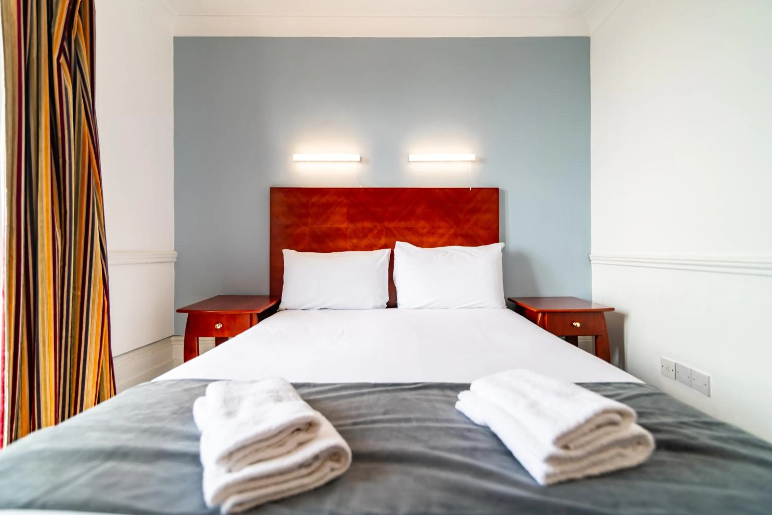 Bed in The Southcliff Hotel