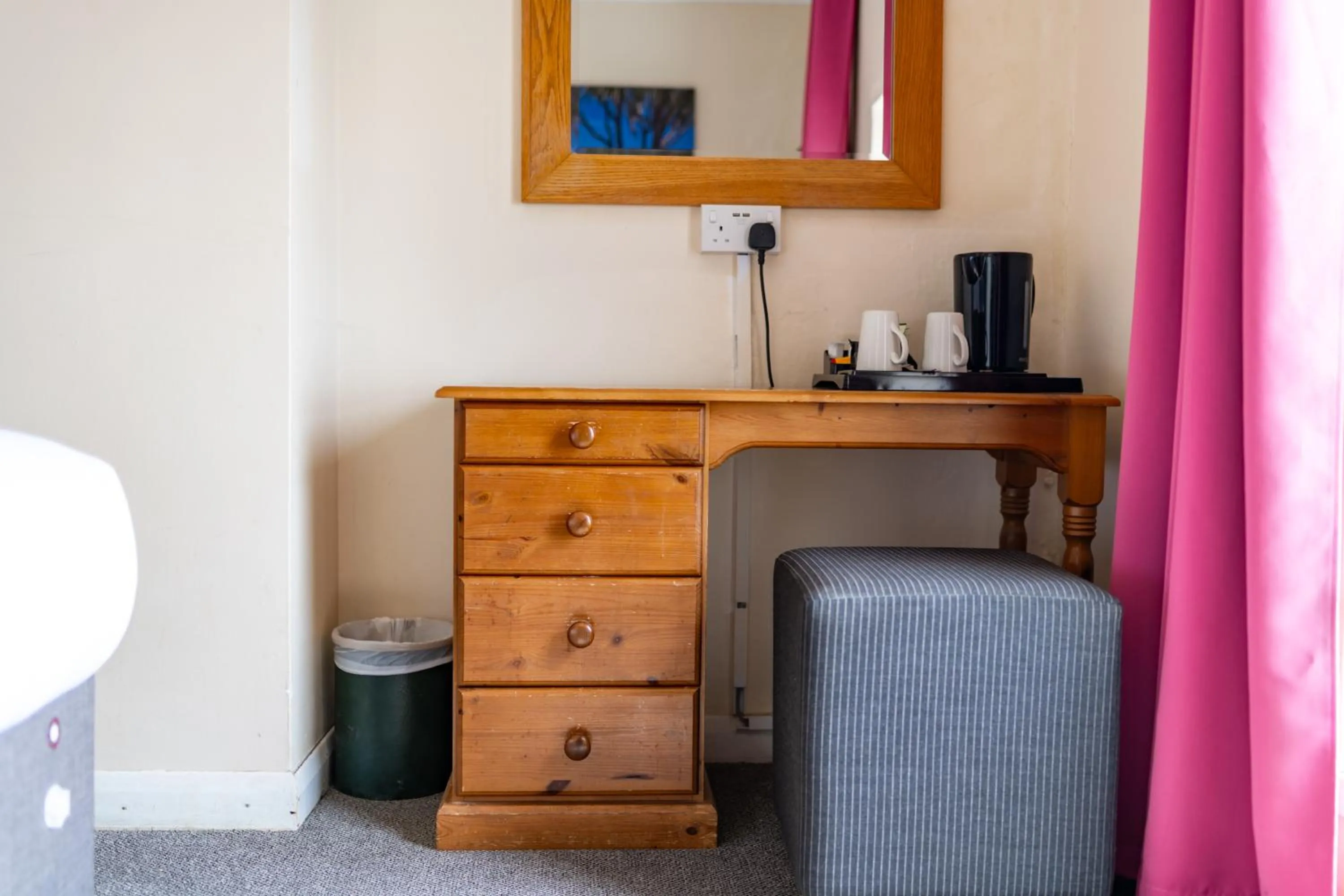 Coffee/tea facilities in The Southcliff Hotel