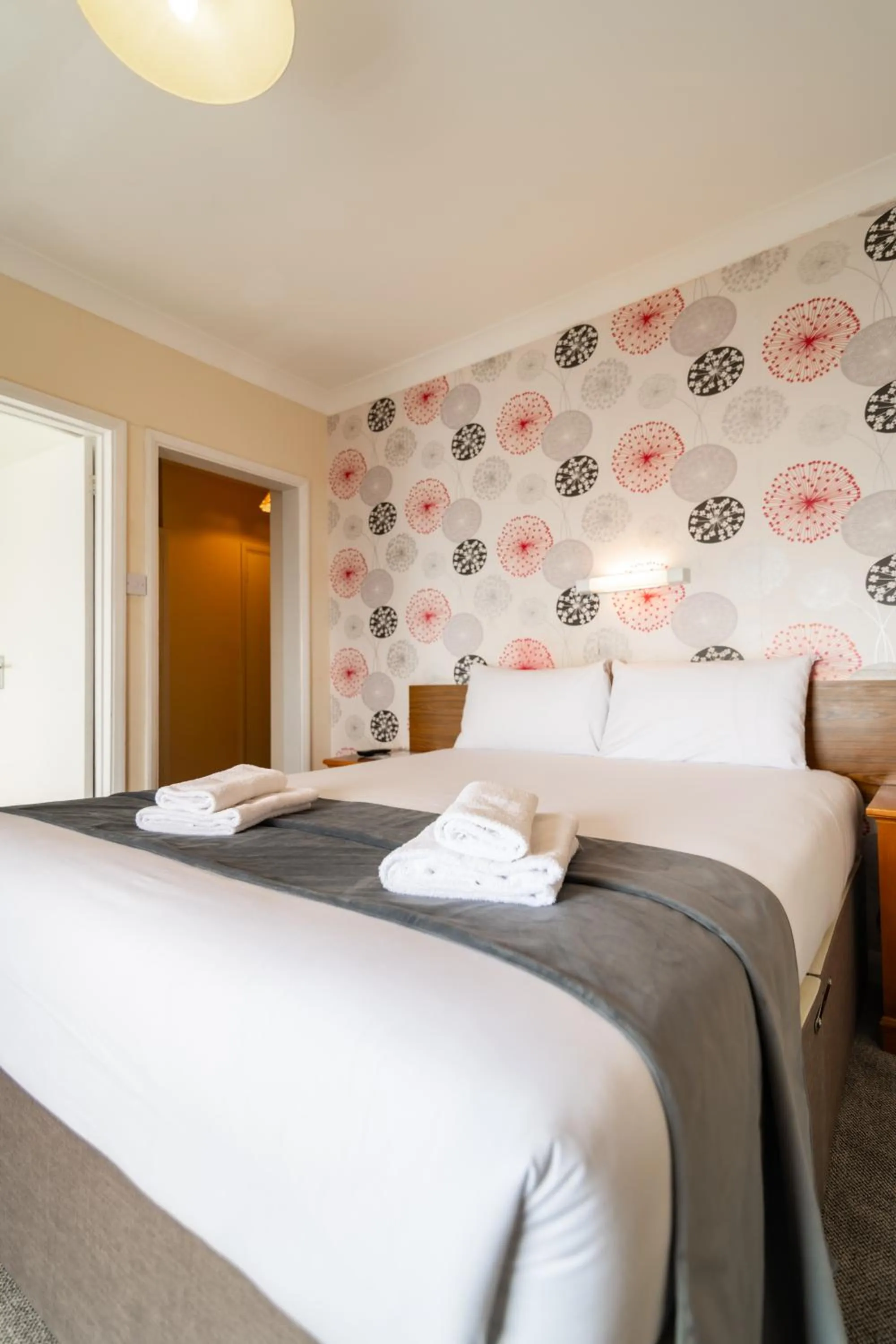 Bedroom, Bed in The Southcliff Hotel