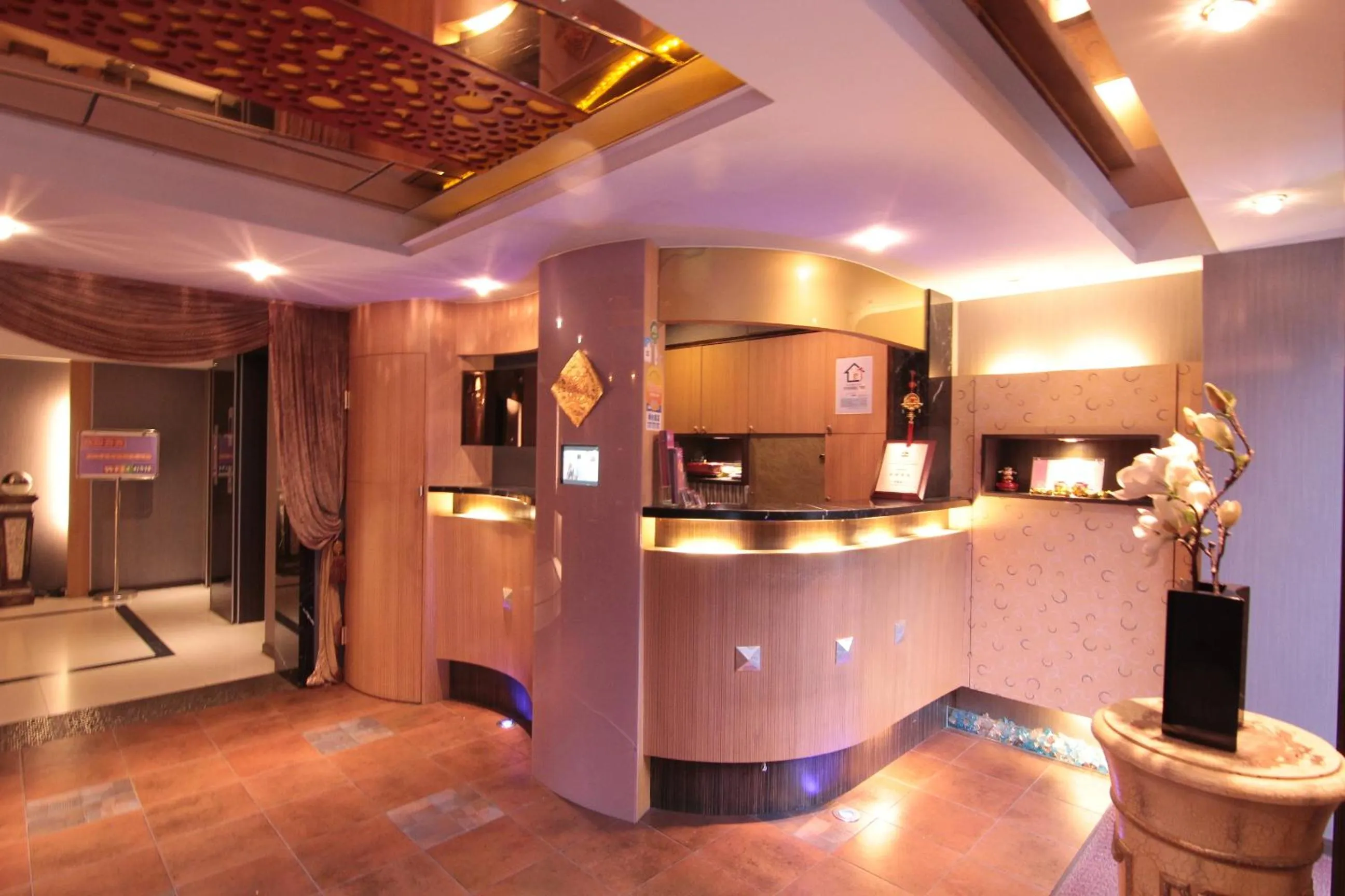 Lobby or reception in The Moon Hotel