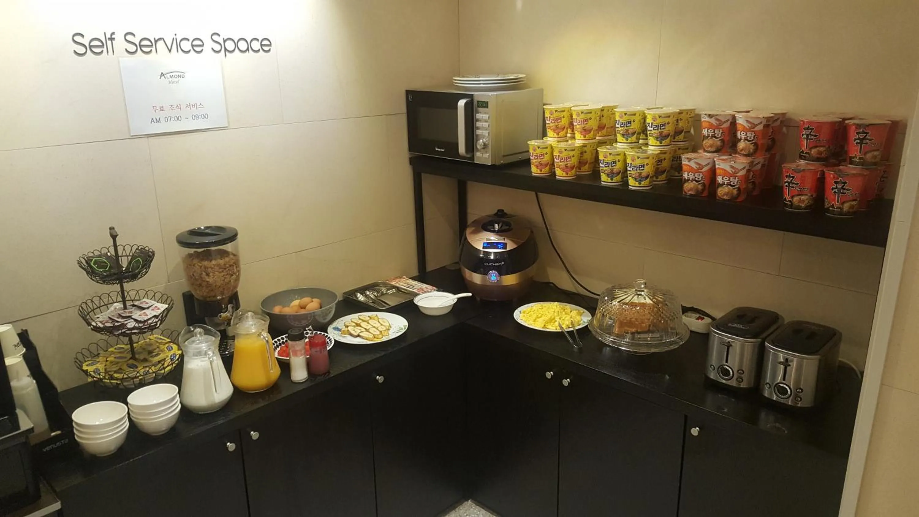 Food and drinks in almond hotel Gupo station