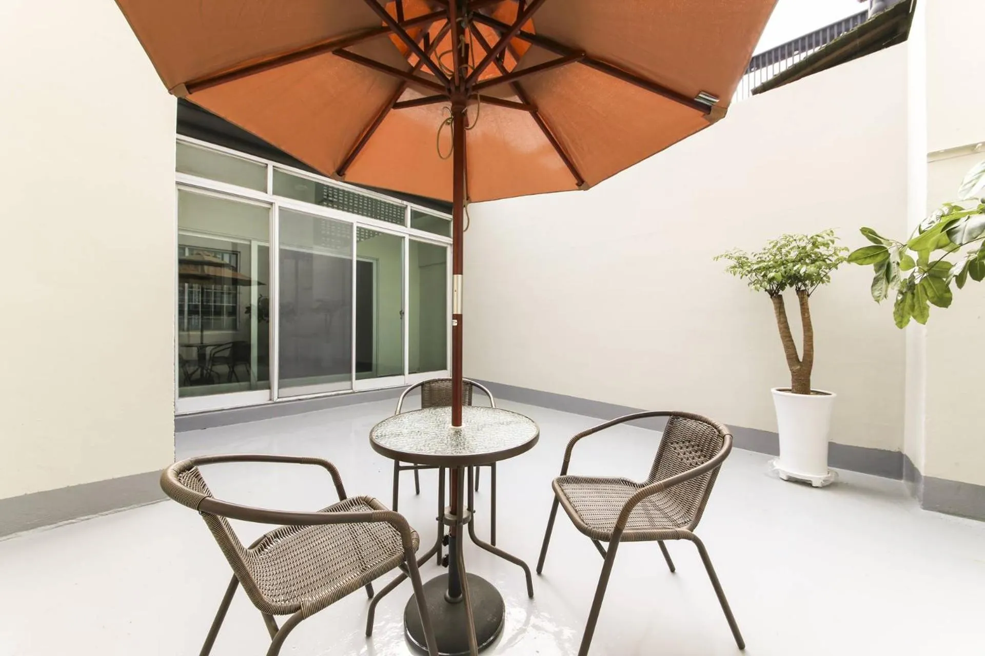 almond hotel Gupo station