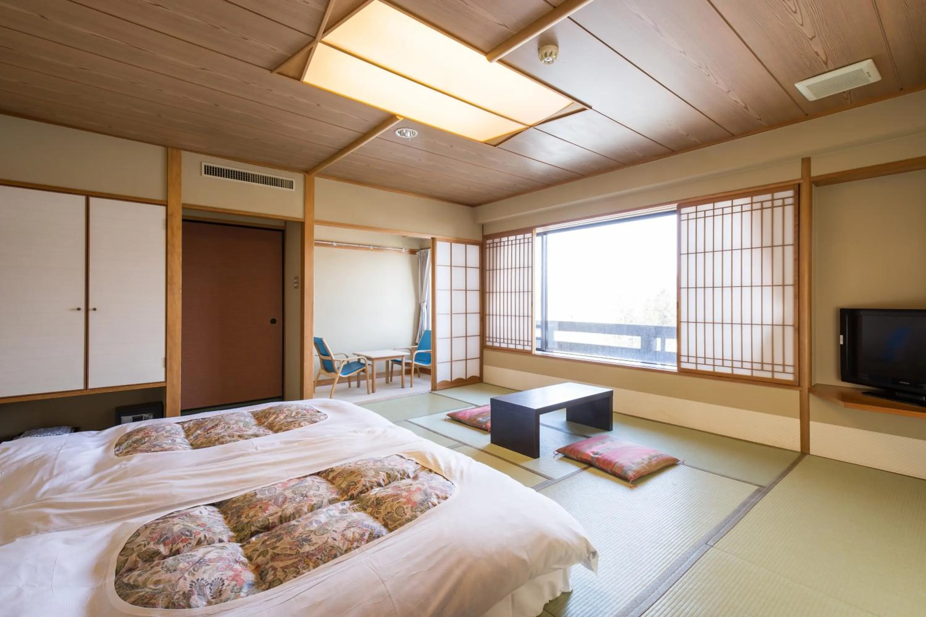 Large Twin Room in Hotel Goryukan