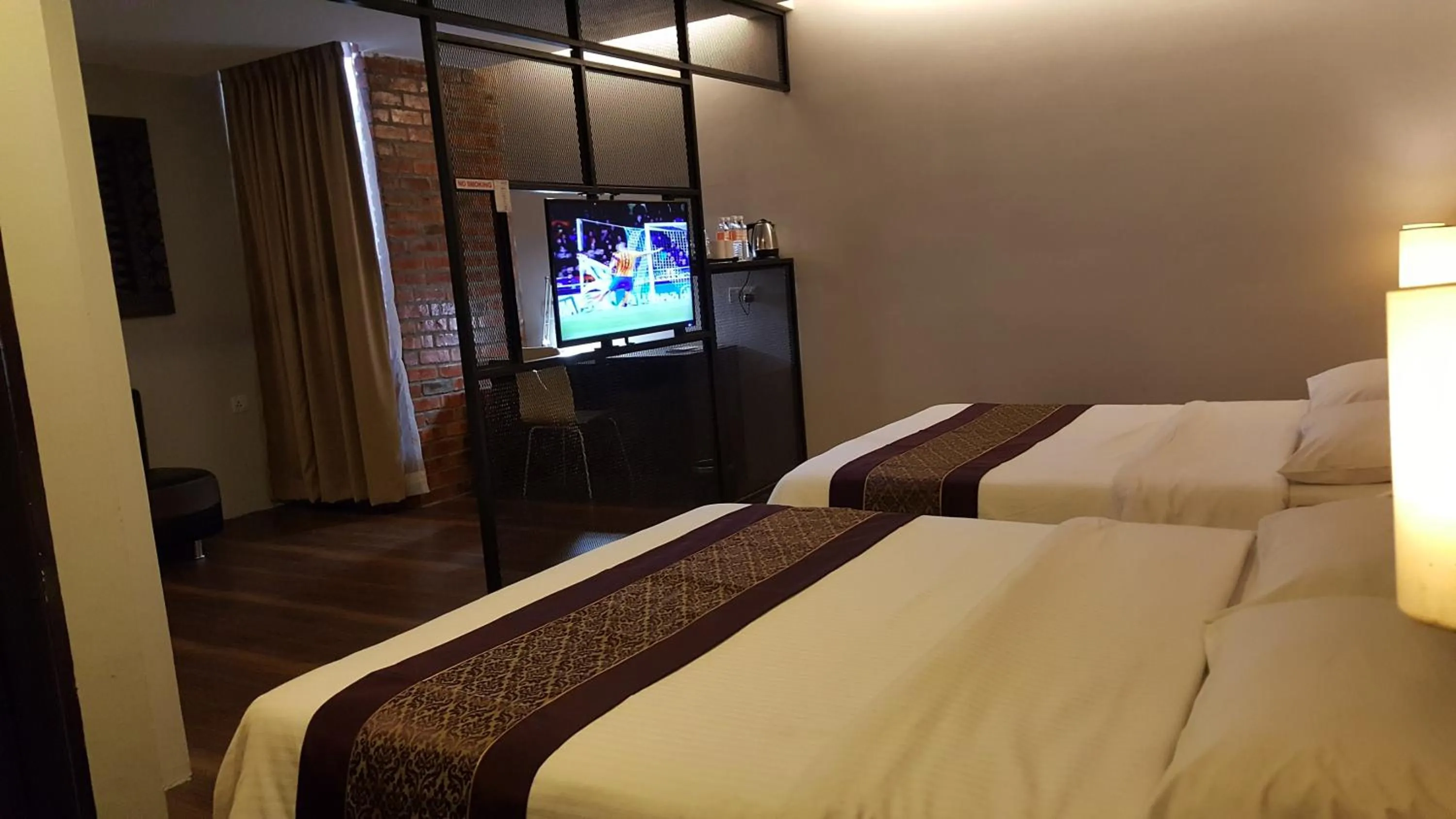 Bed in Super 8 Hotel @ Georgetown