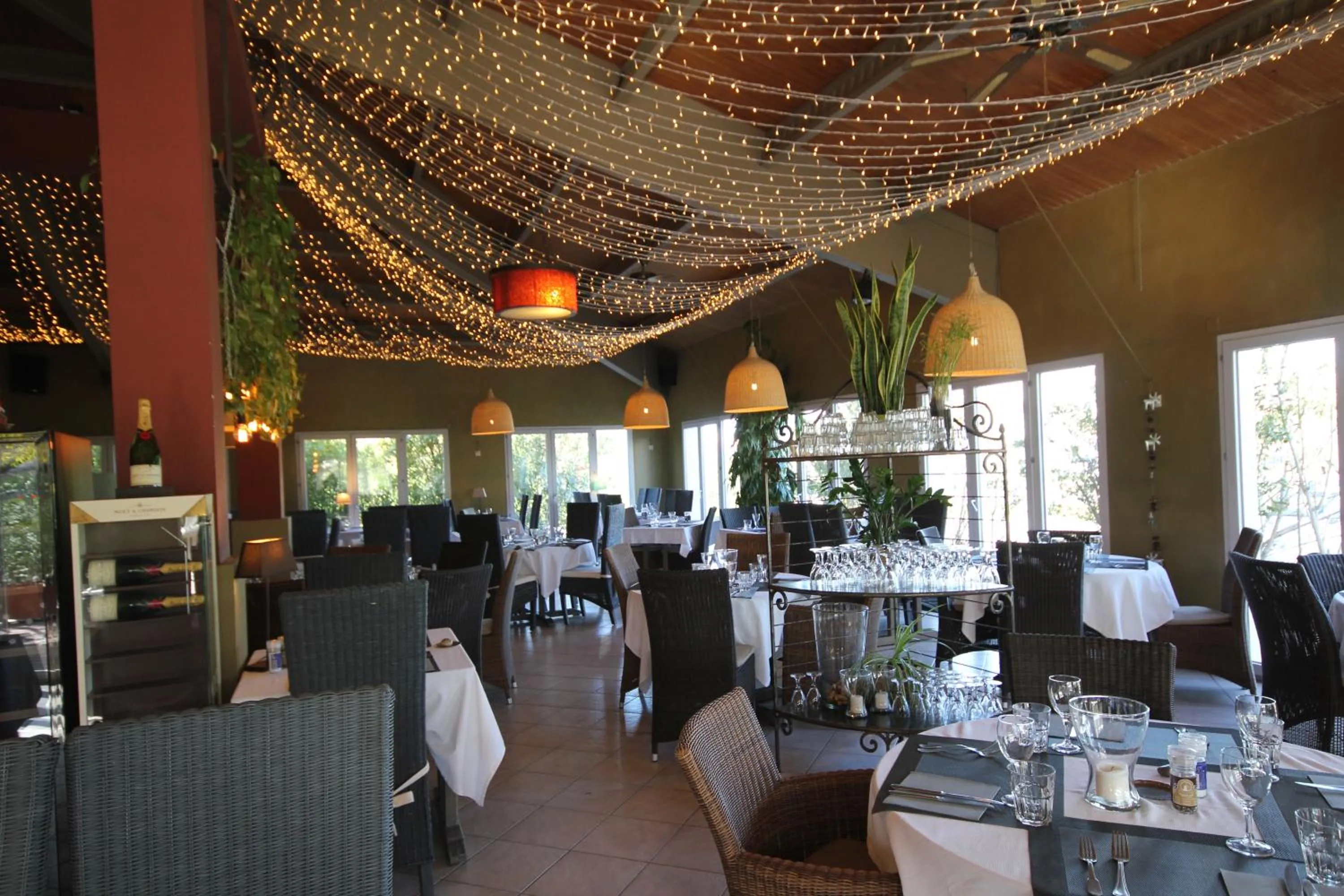 Restaurant/places to eat in Hôtel Saint Louis