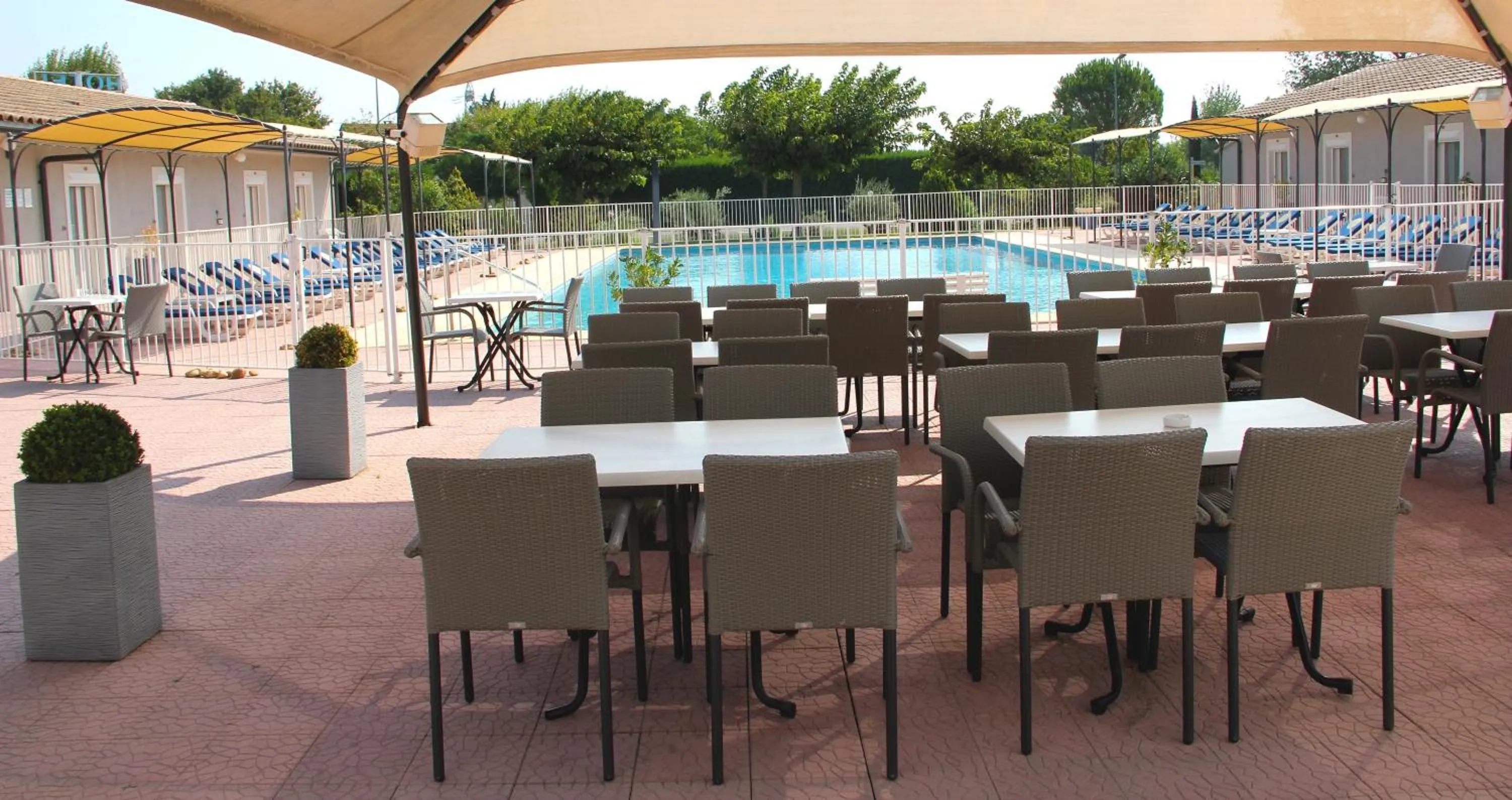 Patio in Hôtel Saint Louis