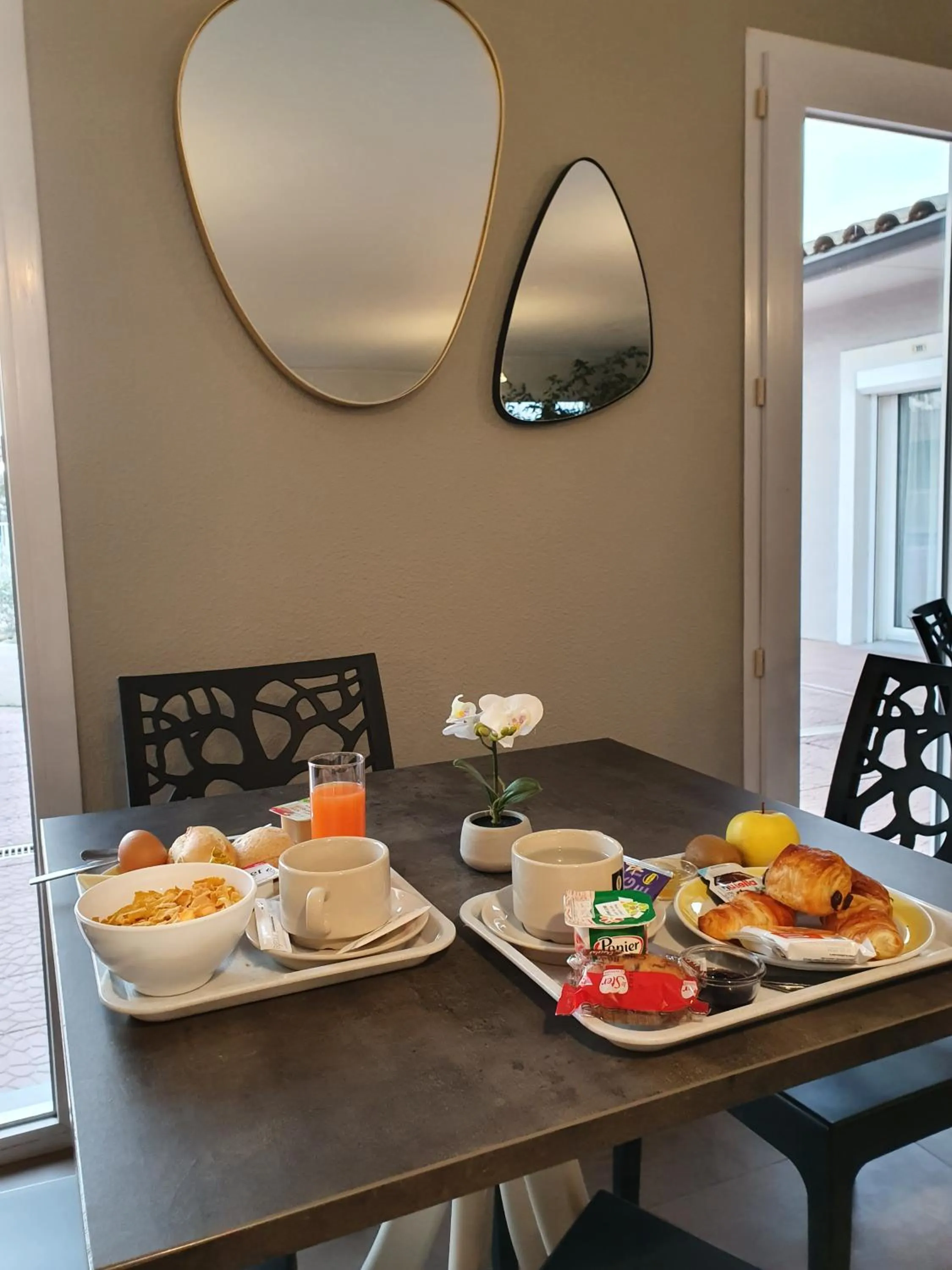 Breakfast in Hôtel Saint Louis