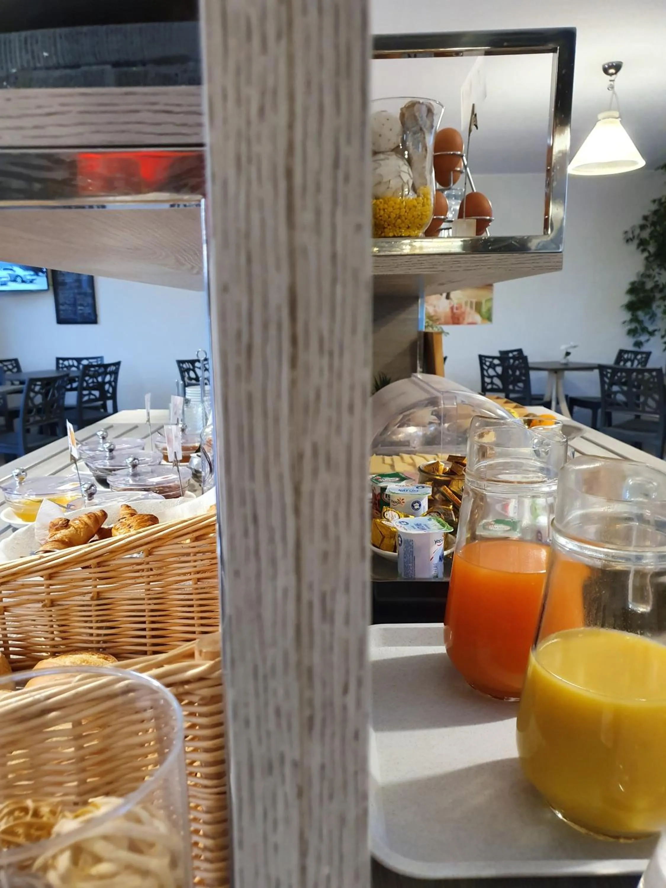 Buffet breakfast in Hôtel Saint Louis