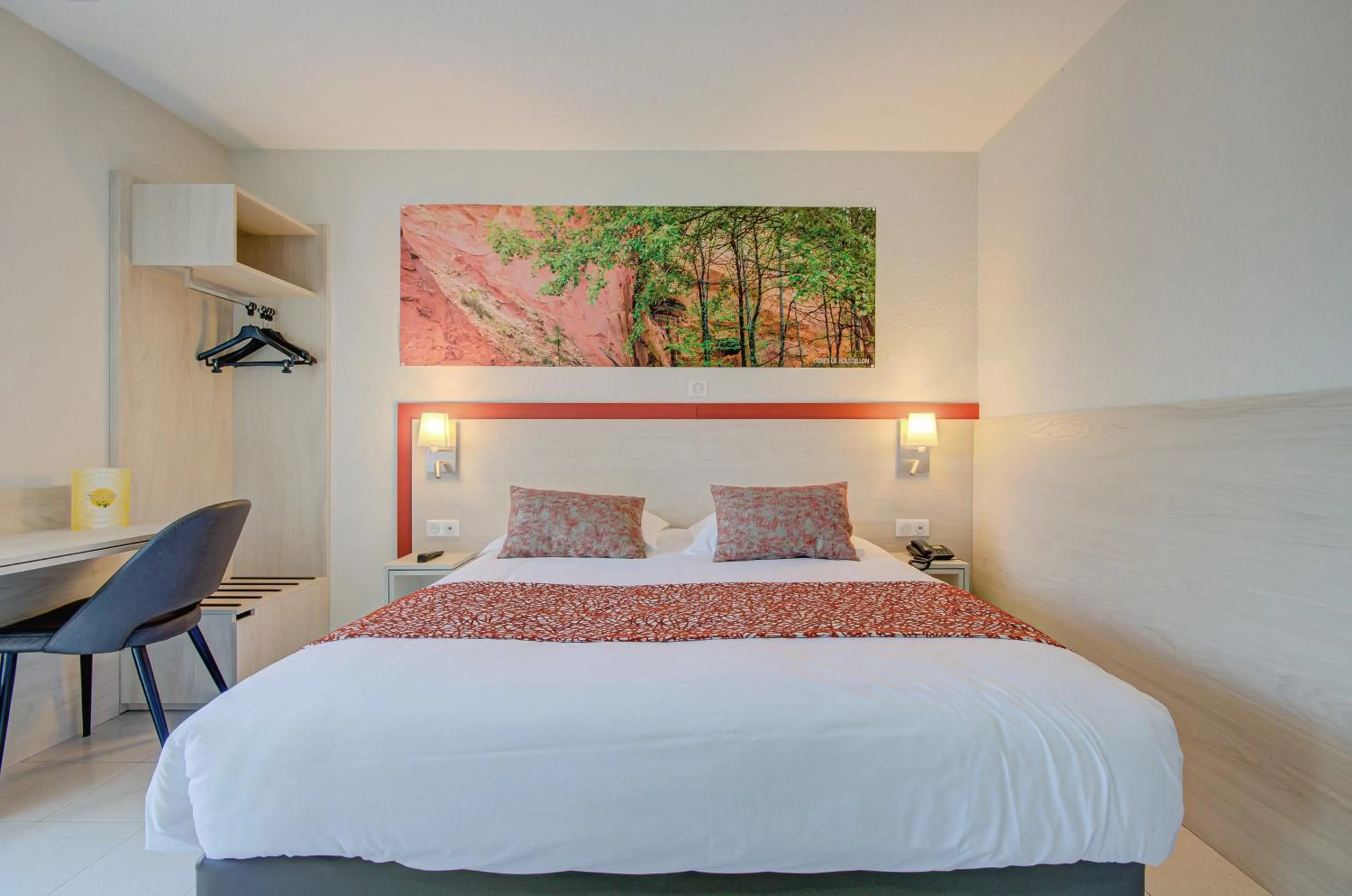 Photo of the whole room, Bed in Hôtel Saint Louis