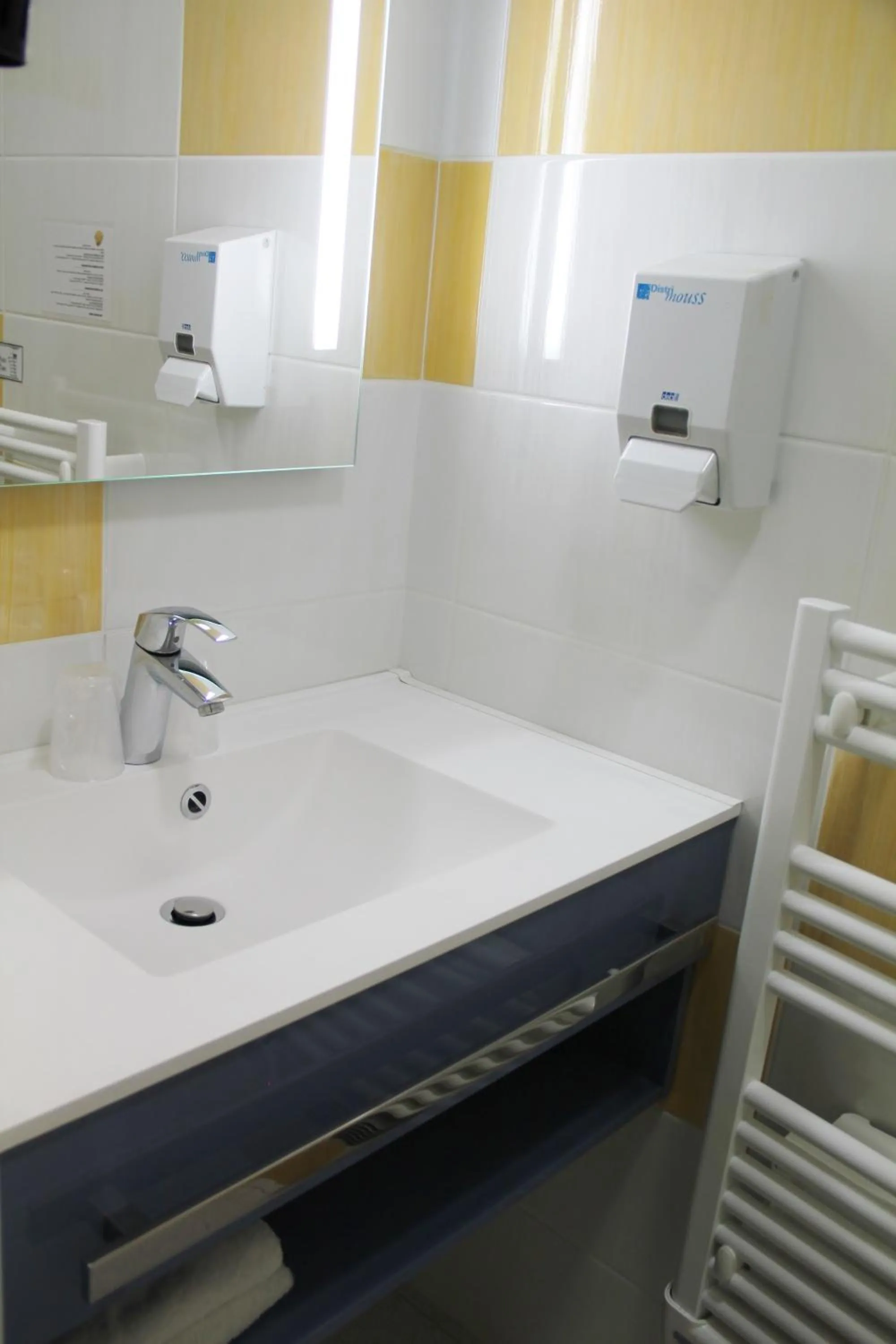 Bathroom in Hôtel Saint Louis