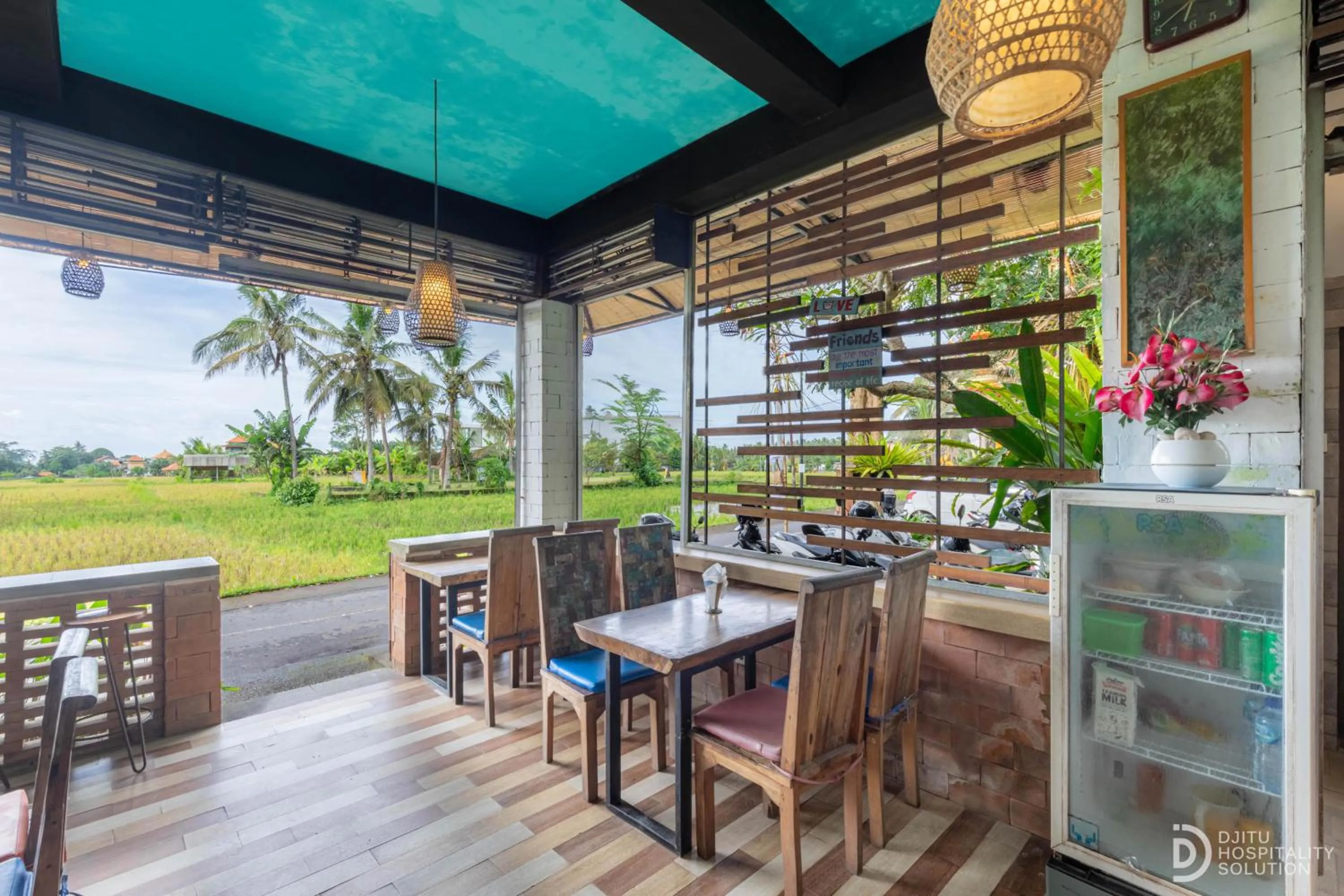 Restaurant/places to eat in Green Sala Villa