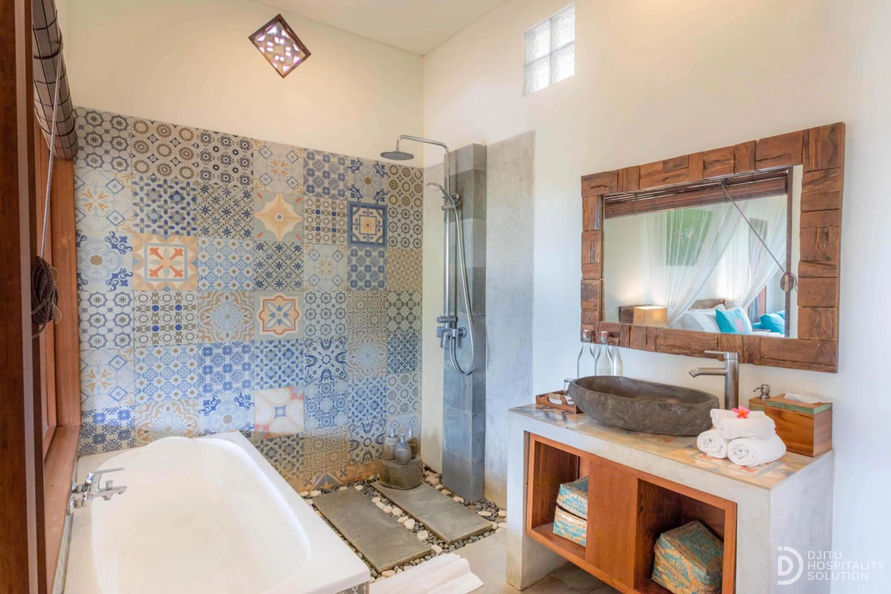 Shower, Bed in Green Sala Villa