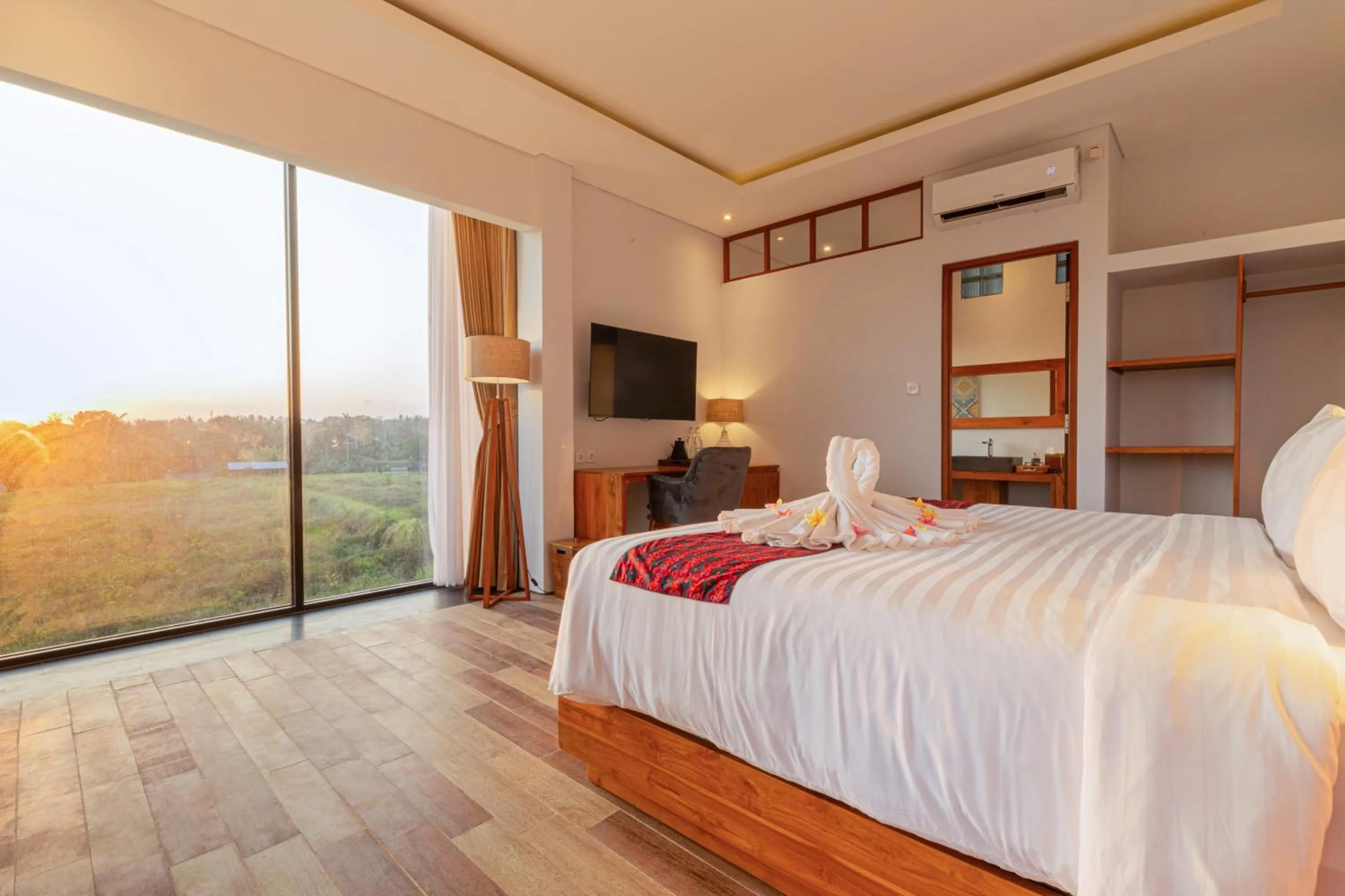 Communal lounge/ TV room, Bed in Green Sala Villa