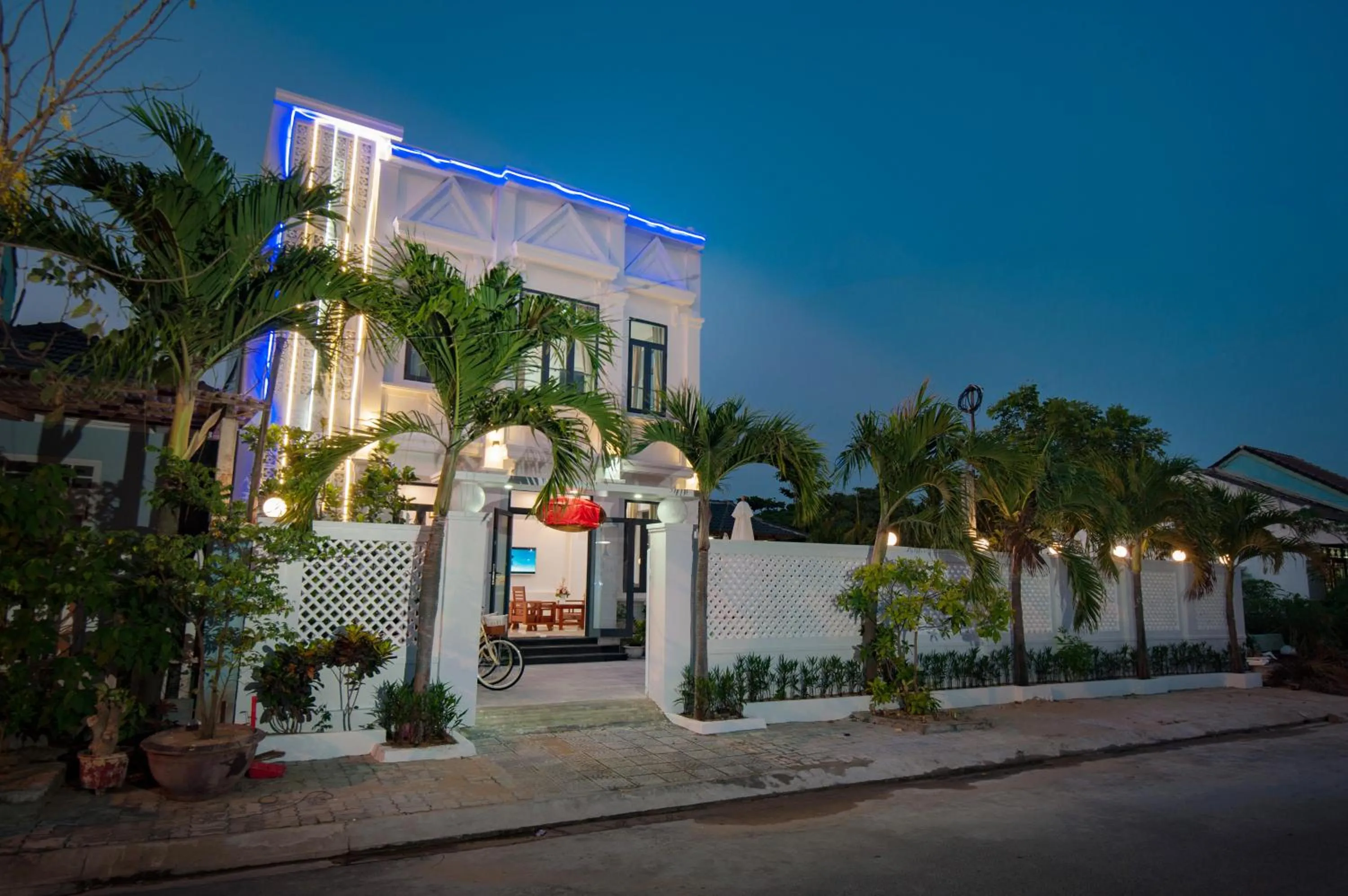 Facade/entrance in An Bang Golden Beach Villa