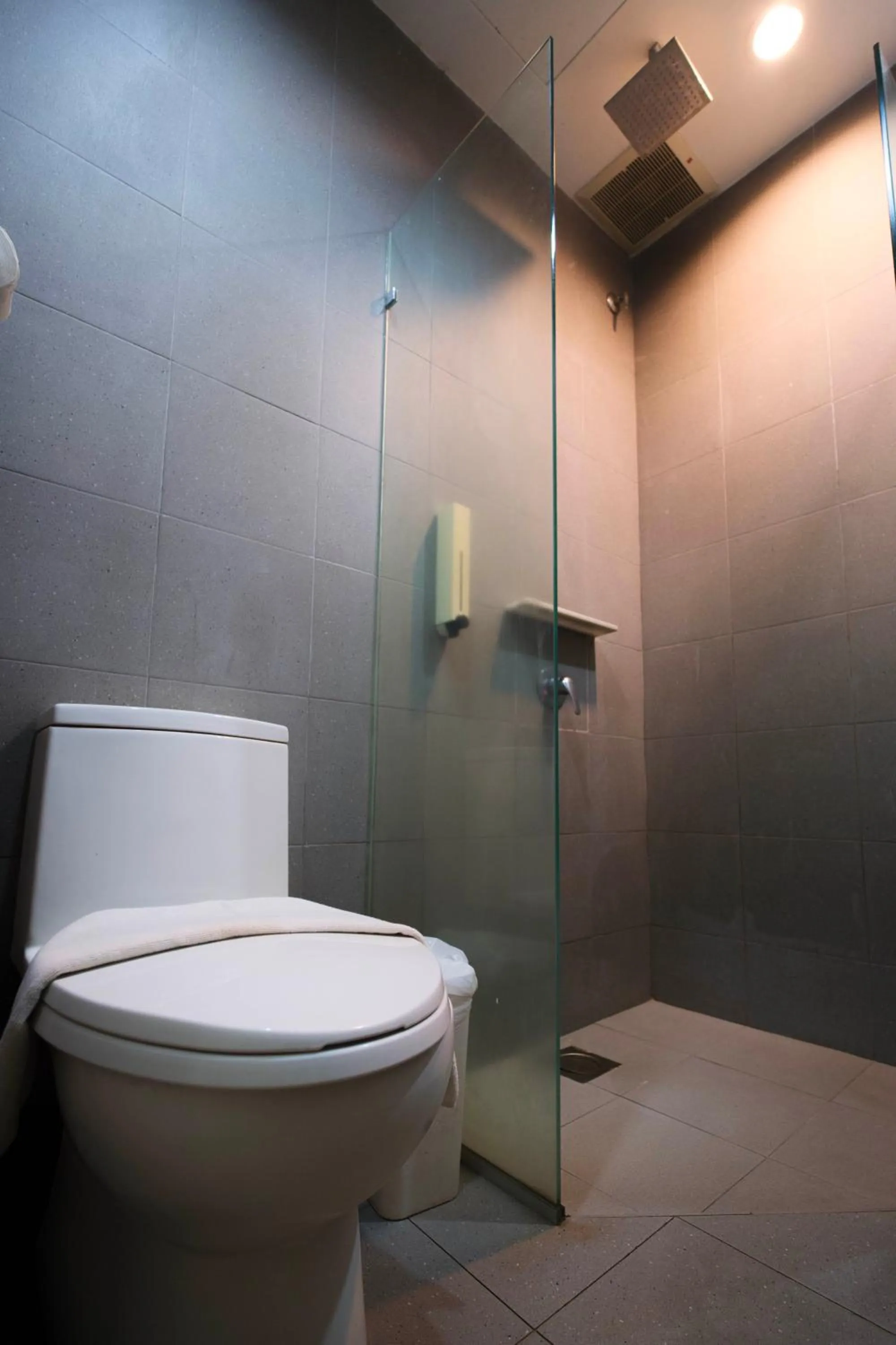 Toilet in T Hotel Changlun