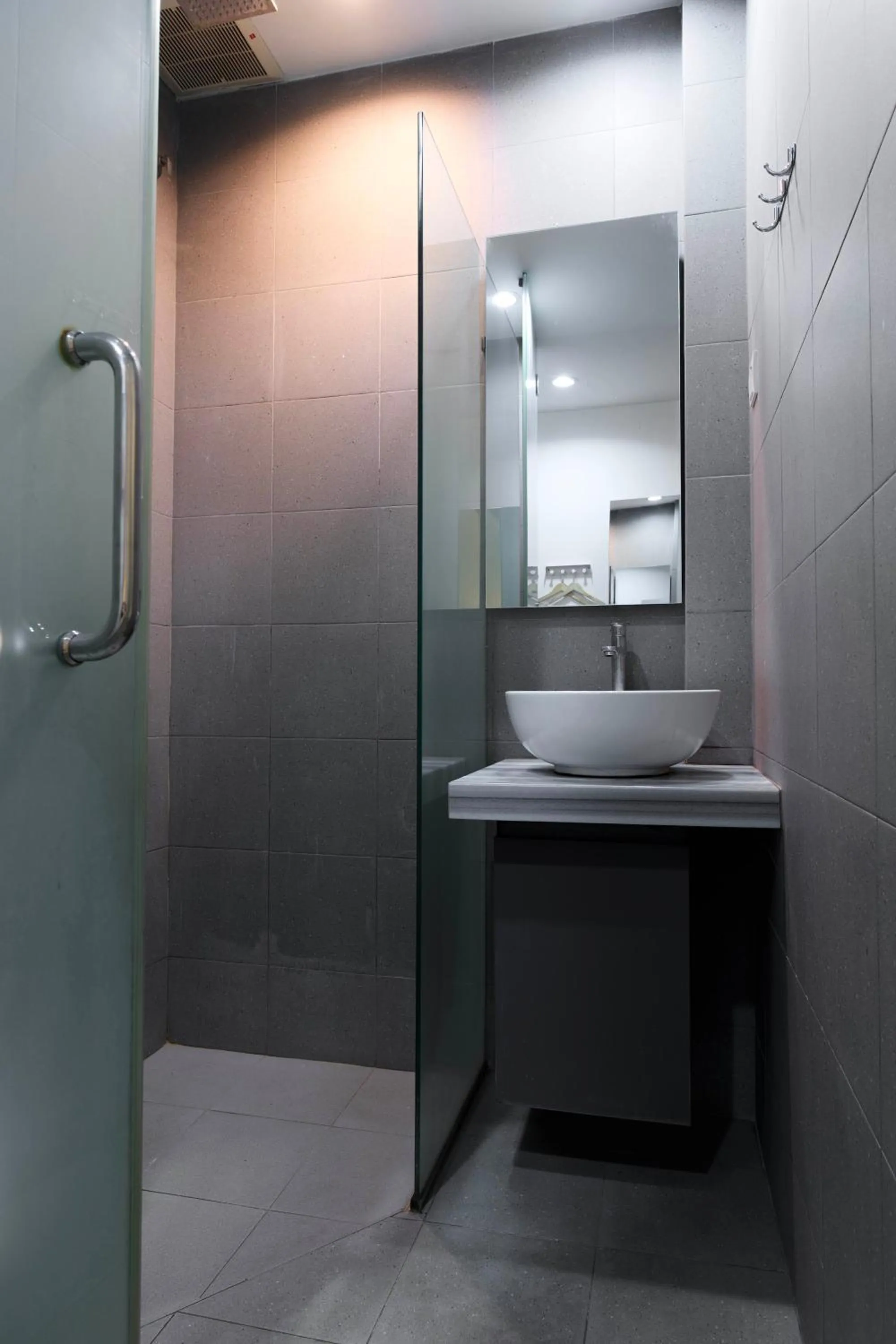 Shower in T Hotel Changlun