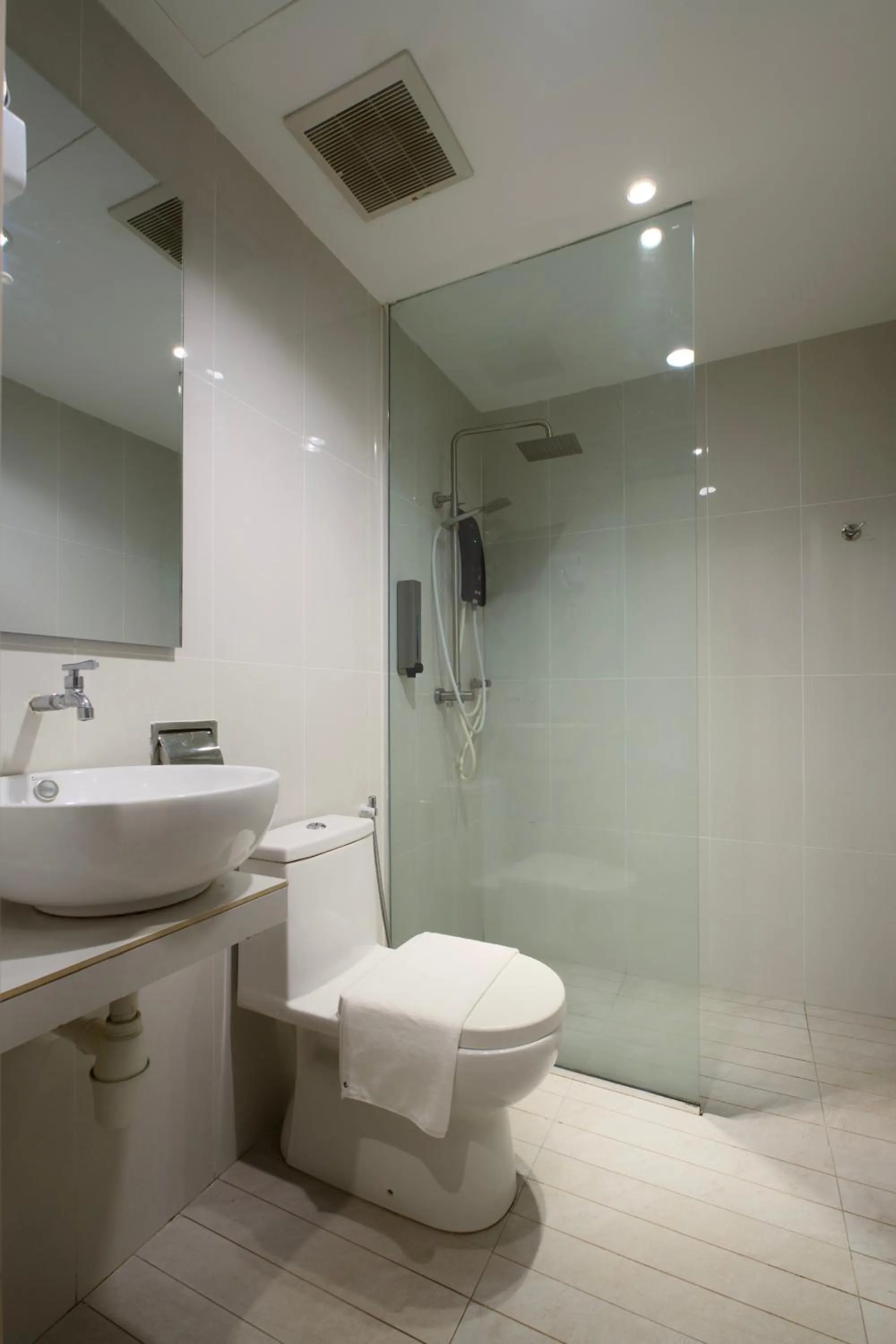 Shower in T Hotel Tandop