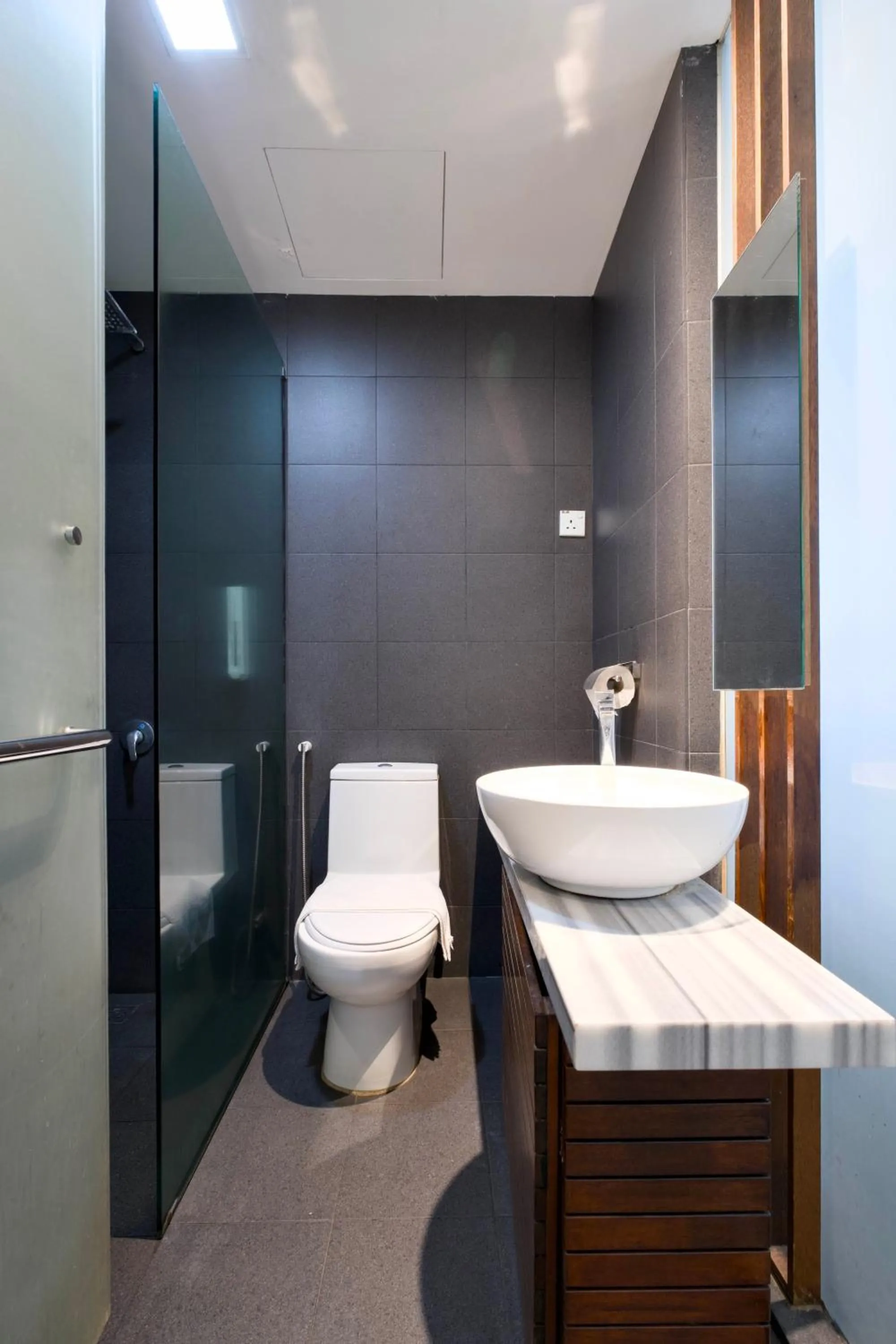 Toilet in T Hotel Tandop