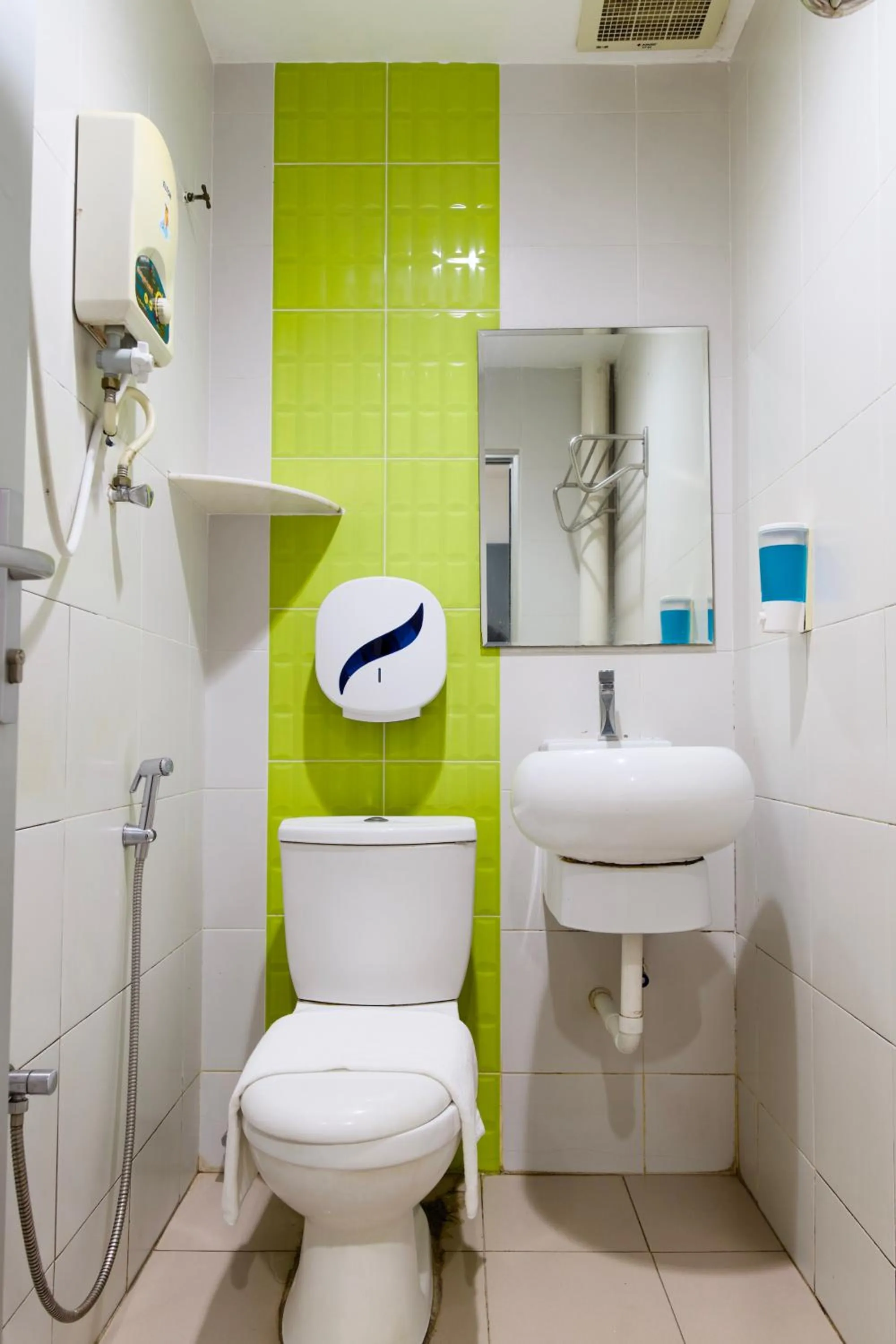 Shower in T Hotel Tandop